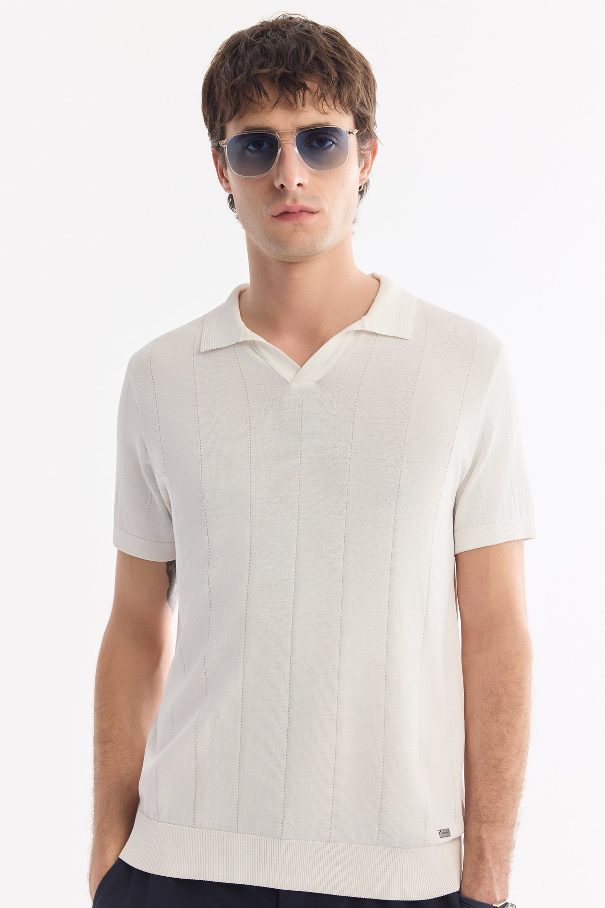 Ekru Polo Yaka Düğmesiz Dokulu Triko T-shirt
