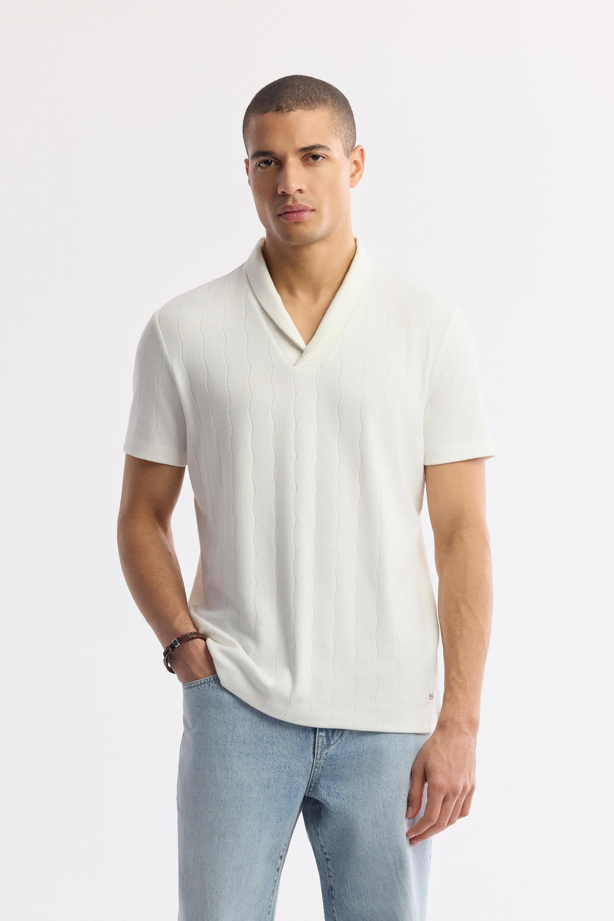 Ekru Şal Yaka Çizgili Jakarlı T-Shirt