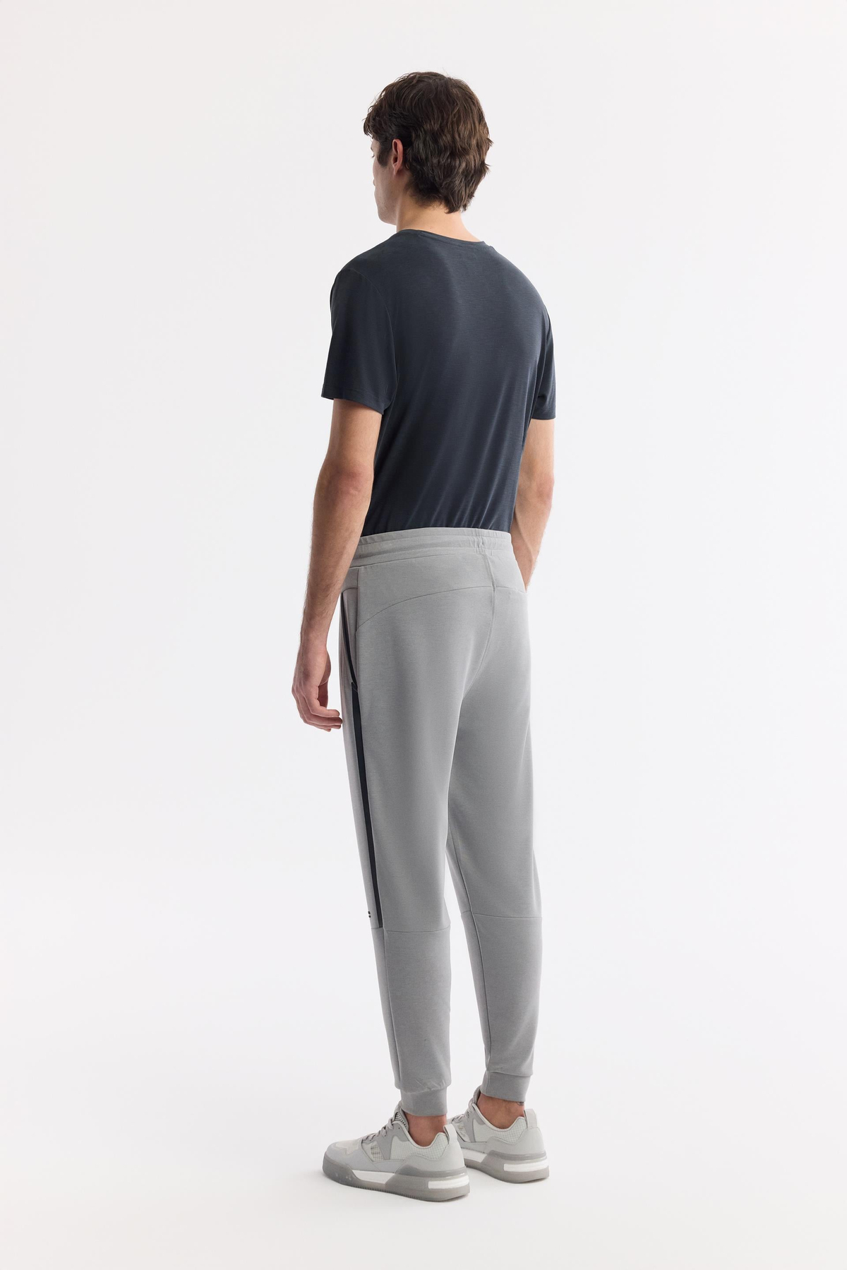 Gri Beli Lastikli Bağcıklı Yandan Cepli Flexi Baskı Detaylı Parçalı Soft Touch Jogger