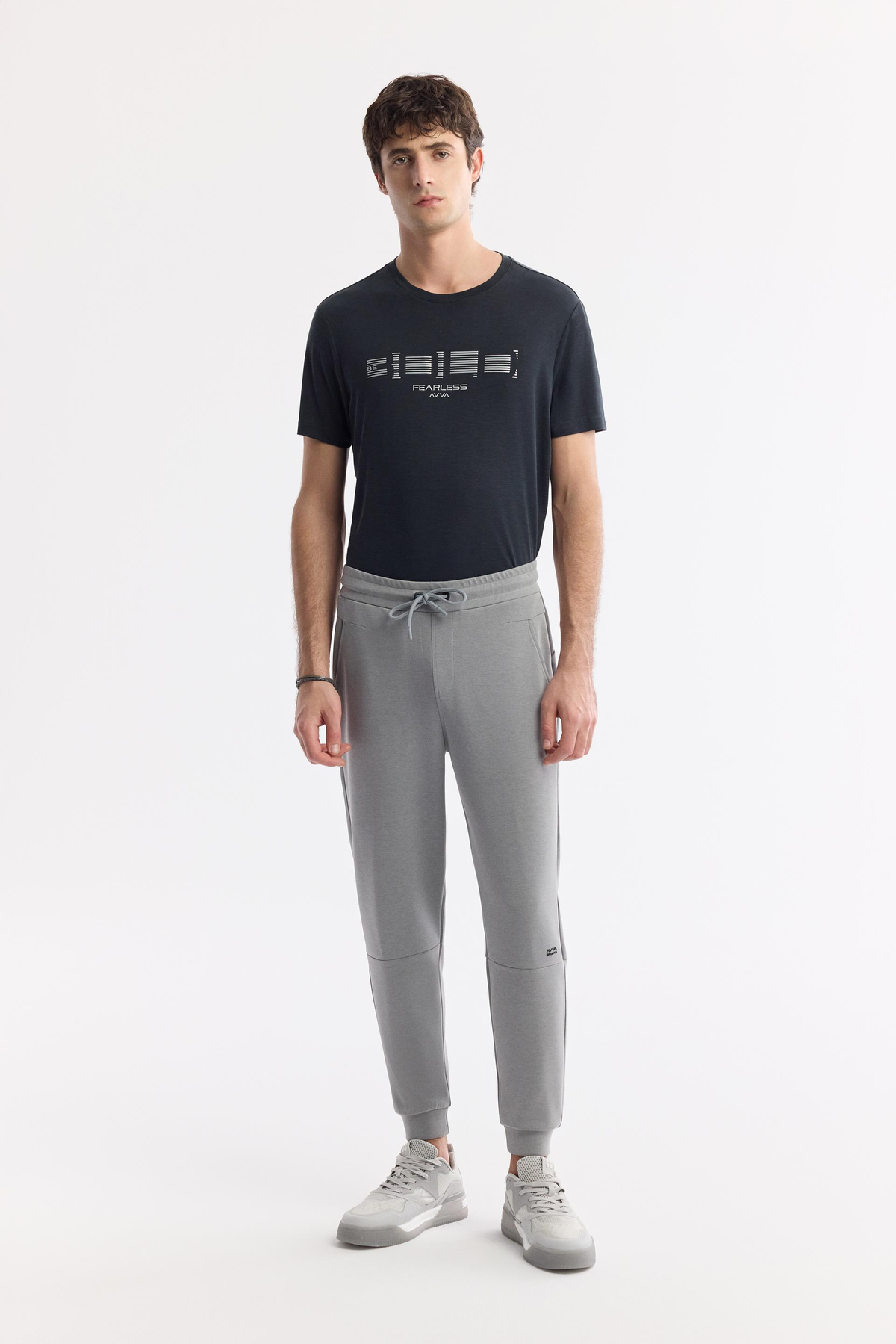 Gri Beli Lastikli Bağcıklı Yandan Cepli Flexi Baskı Detaylı Parçalı Soft Touch Jogger