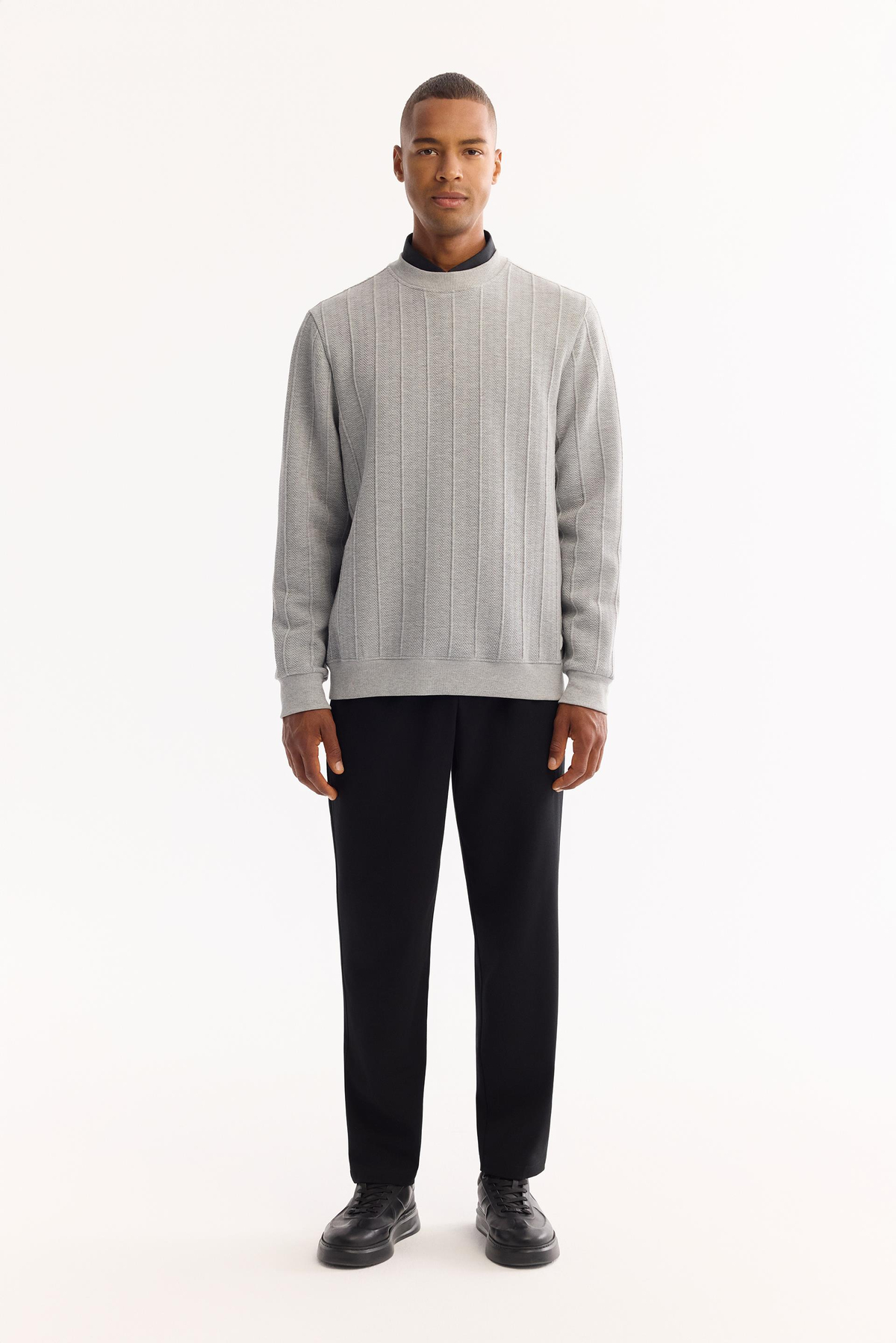 Gri Bisiklet Yaka Jakarlı Sweatshirt