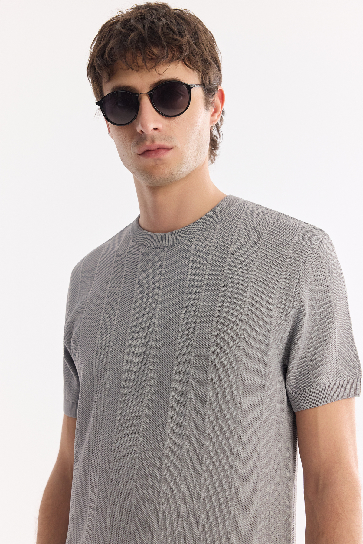 Gri Bisiklet Yaka Jakarlı Triko T-shirts