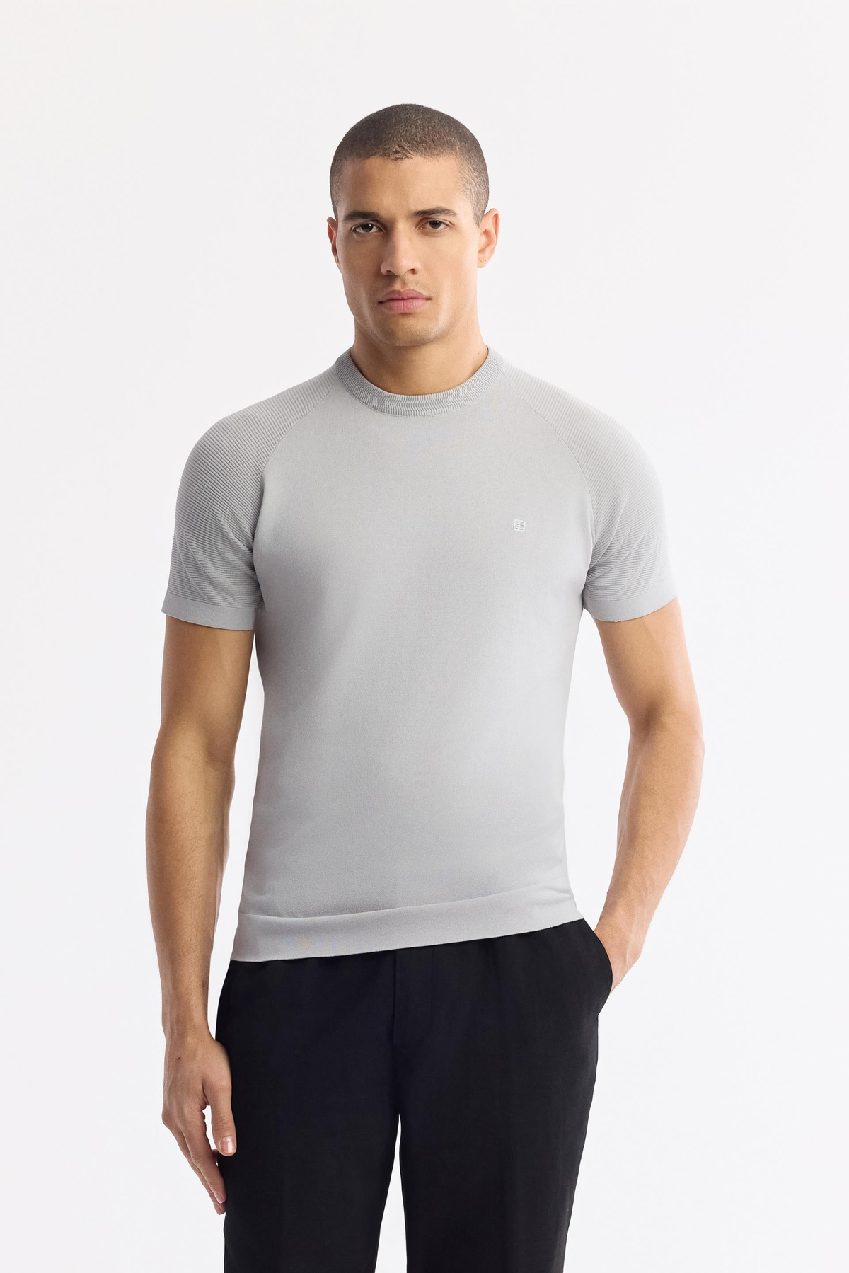 Gri Bisiklet Yaka Kolları Jakar Detaylı Rayon Triko T-shirt