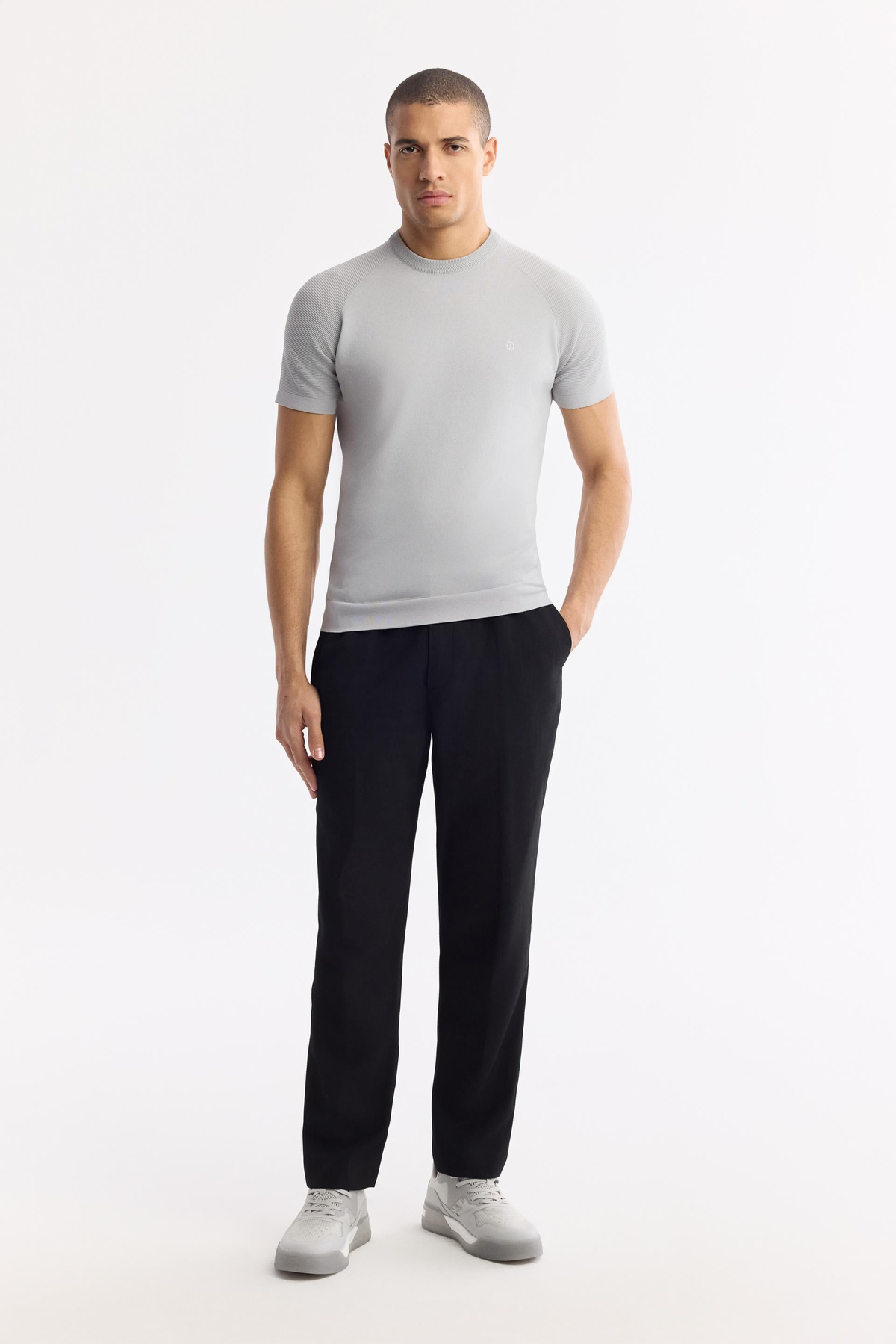 Gri Bisiklet Yaka Kolları Jakar Detaylı Rayon Triko T-shirt