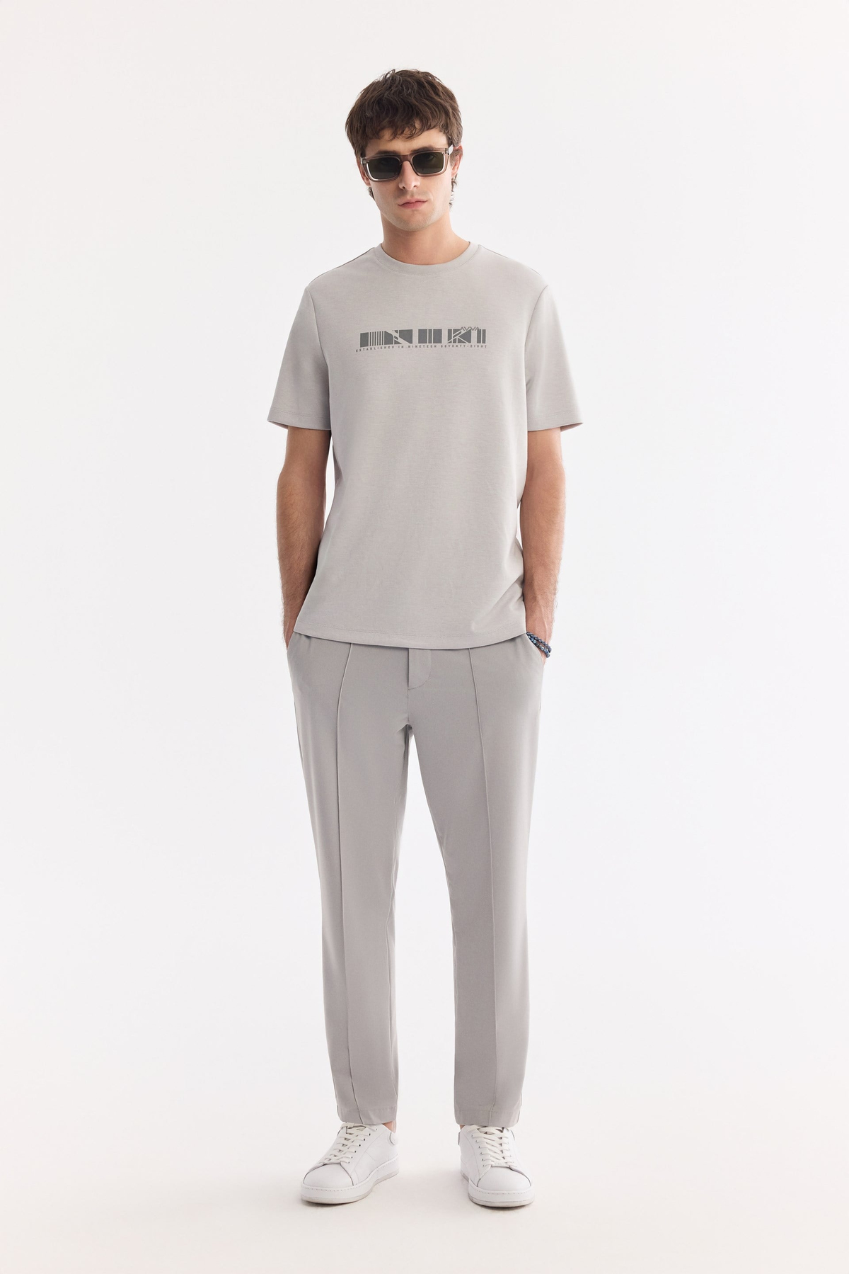 Gri Bisiklet Yaka Reflektör Baskılı İnterlok T-Shirt