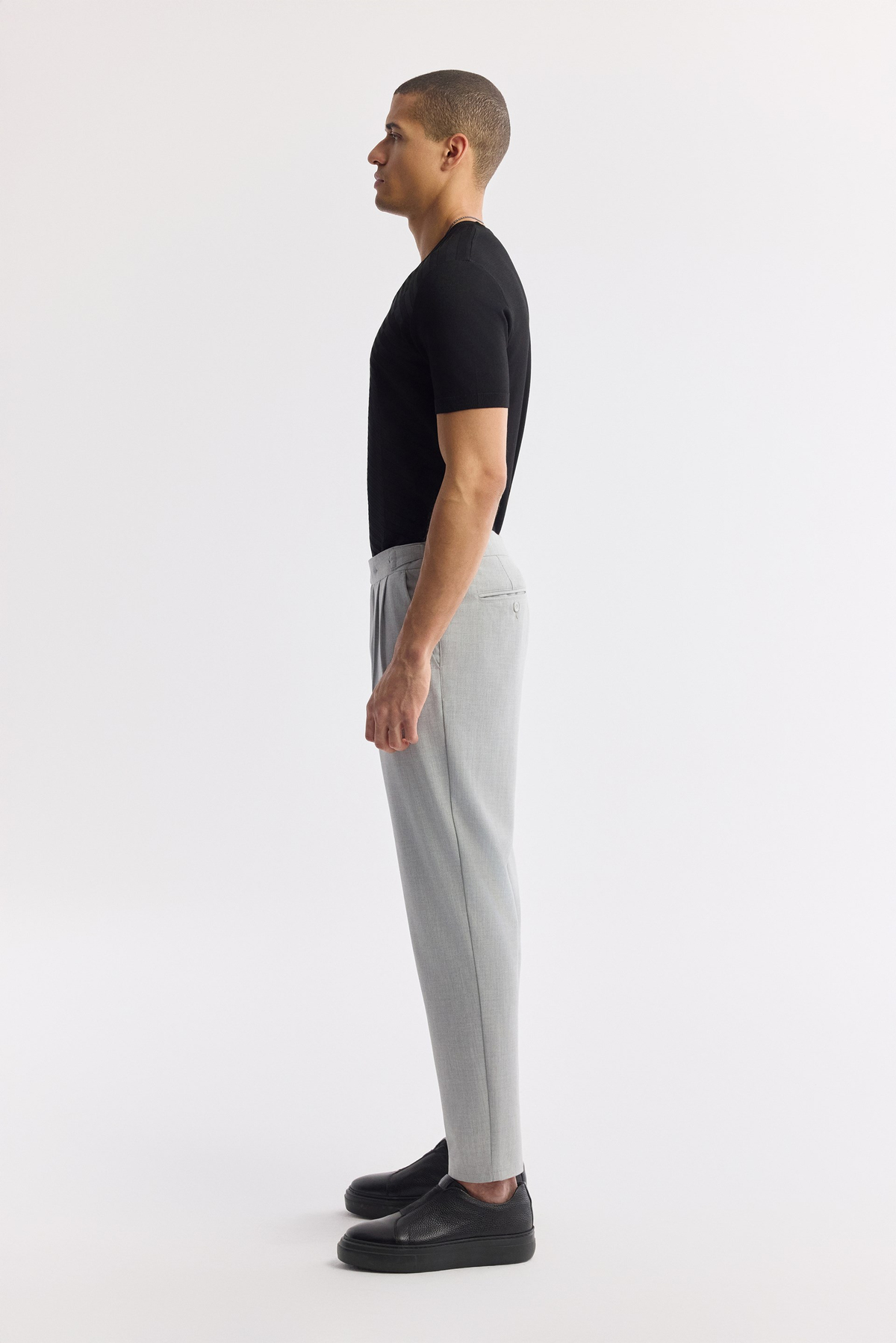 Gri Klasilk Bel Pileli Apolet Detaylı Pantolon