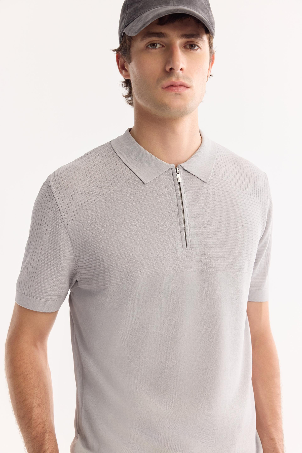 Gri Polo Yaka Fermuarlı Jakar Detaylı Rayon Triko T-shirt