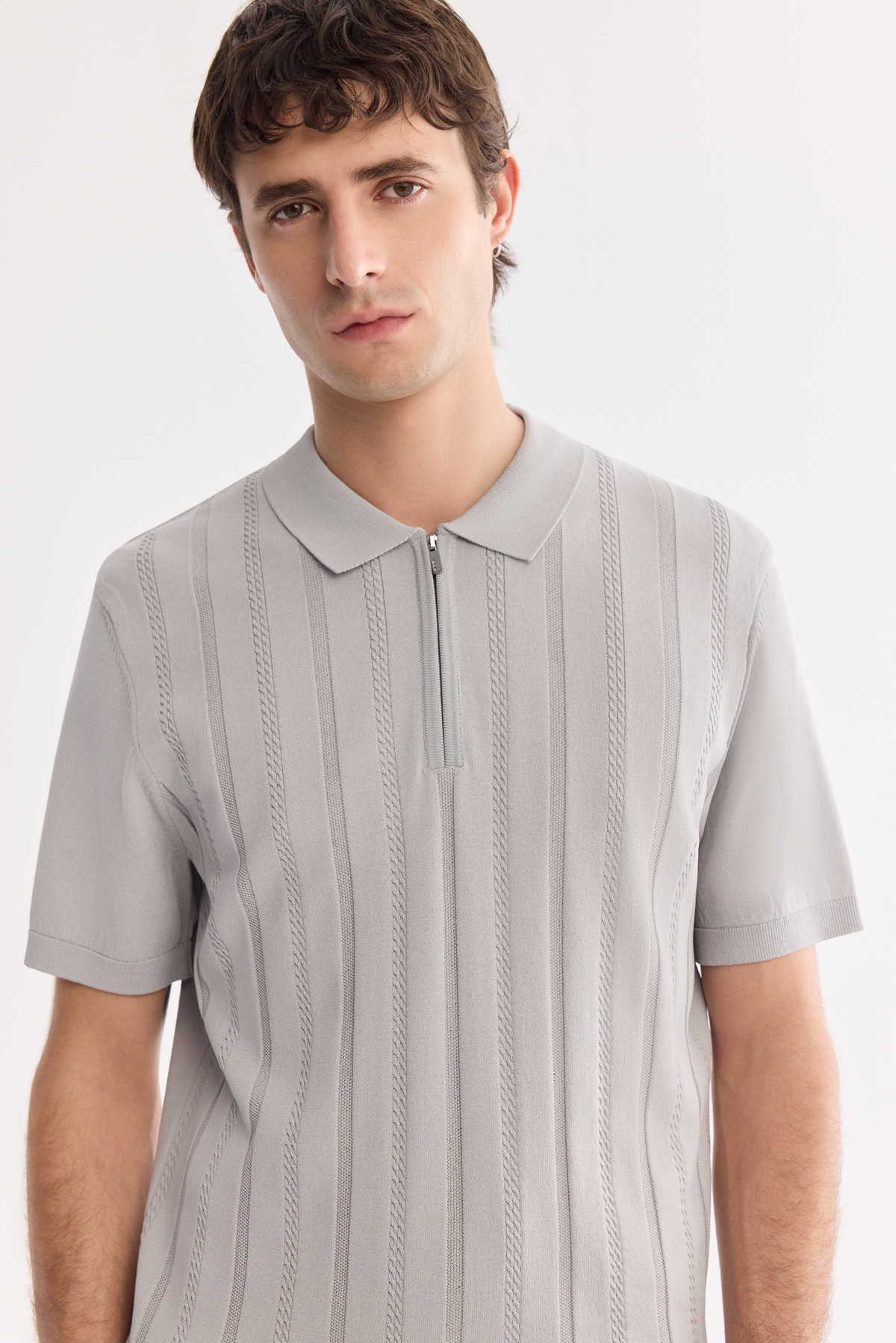 Gri Polo Yaka Fermuarlı Ön Dokulu Triko T-shirt
