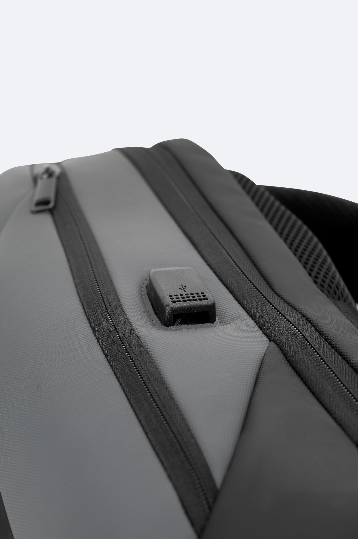 Gri Usb Kablo Giriş Ve Kilit Sistemli Sırt Çantası