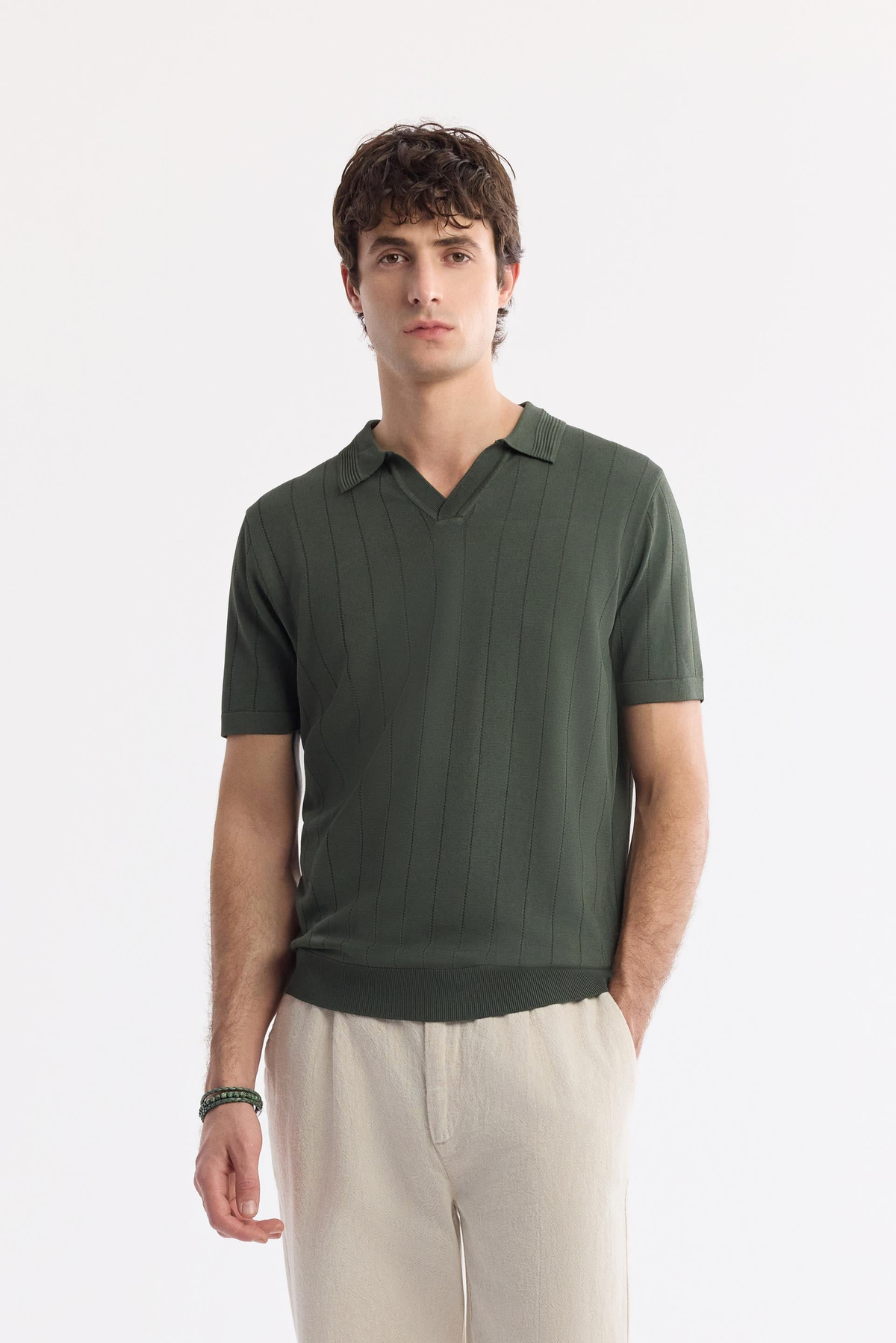 Haki Düğmesiz Polo Yaka Boyuna Ajur Desenli Rayon Triko T-shirt
