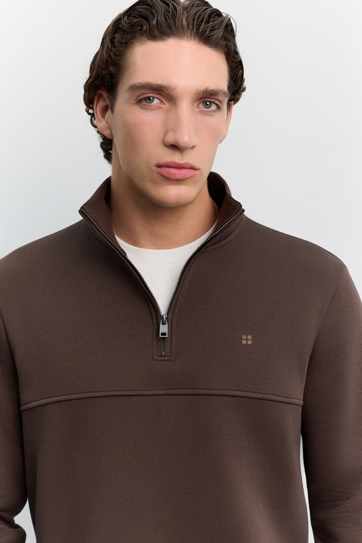 Kahve Dik Yaka Fermuarlı -4 Dereceye Dayanıklı Sweatshirt