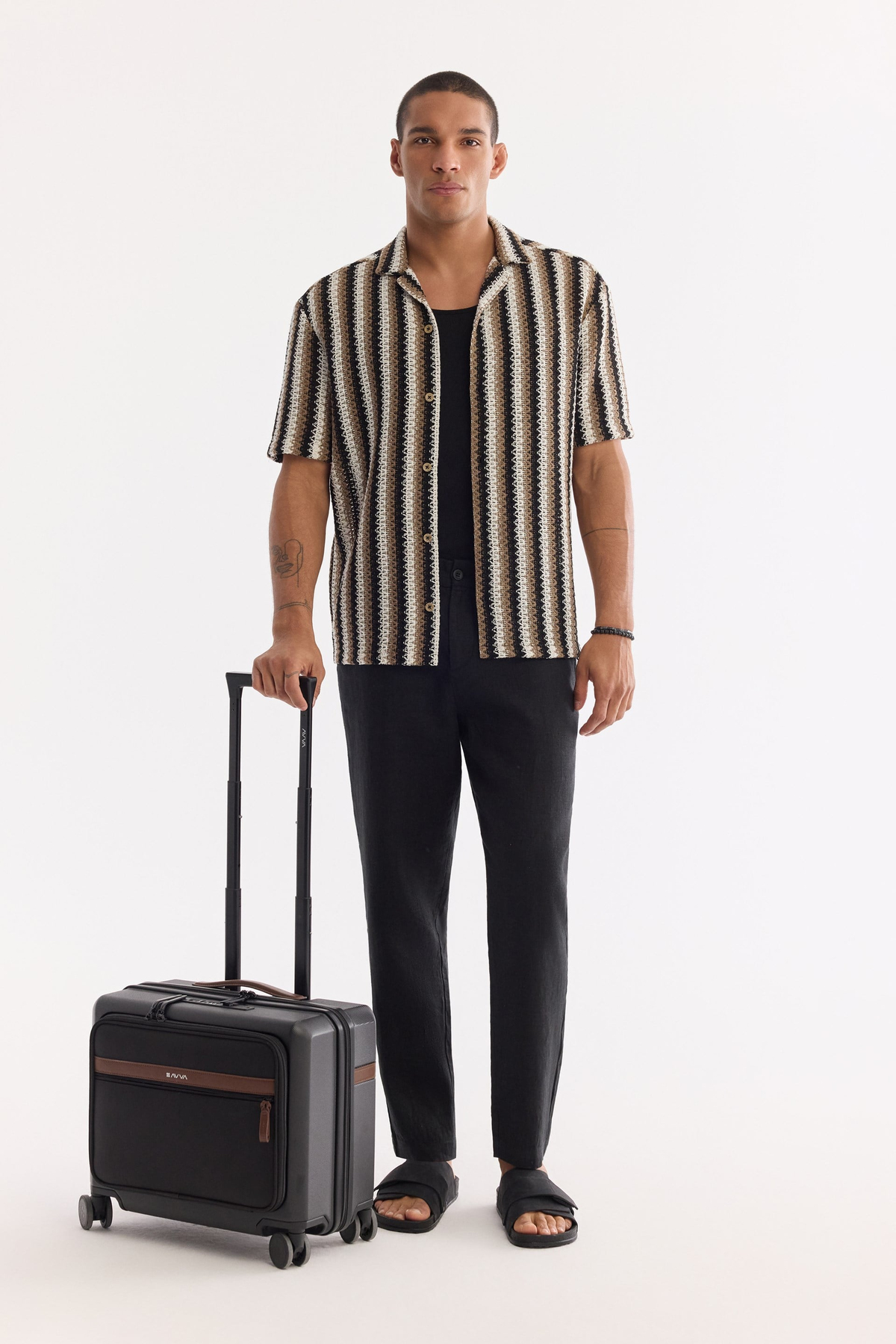 Kahve Küba Yaka Ajurlu Comfort Fit Kısa Kollu Örme Gömlek