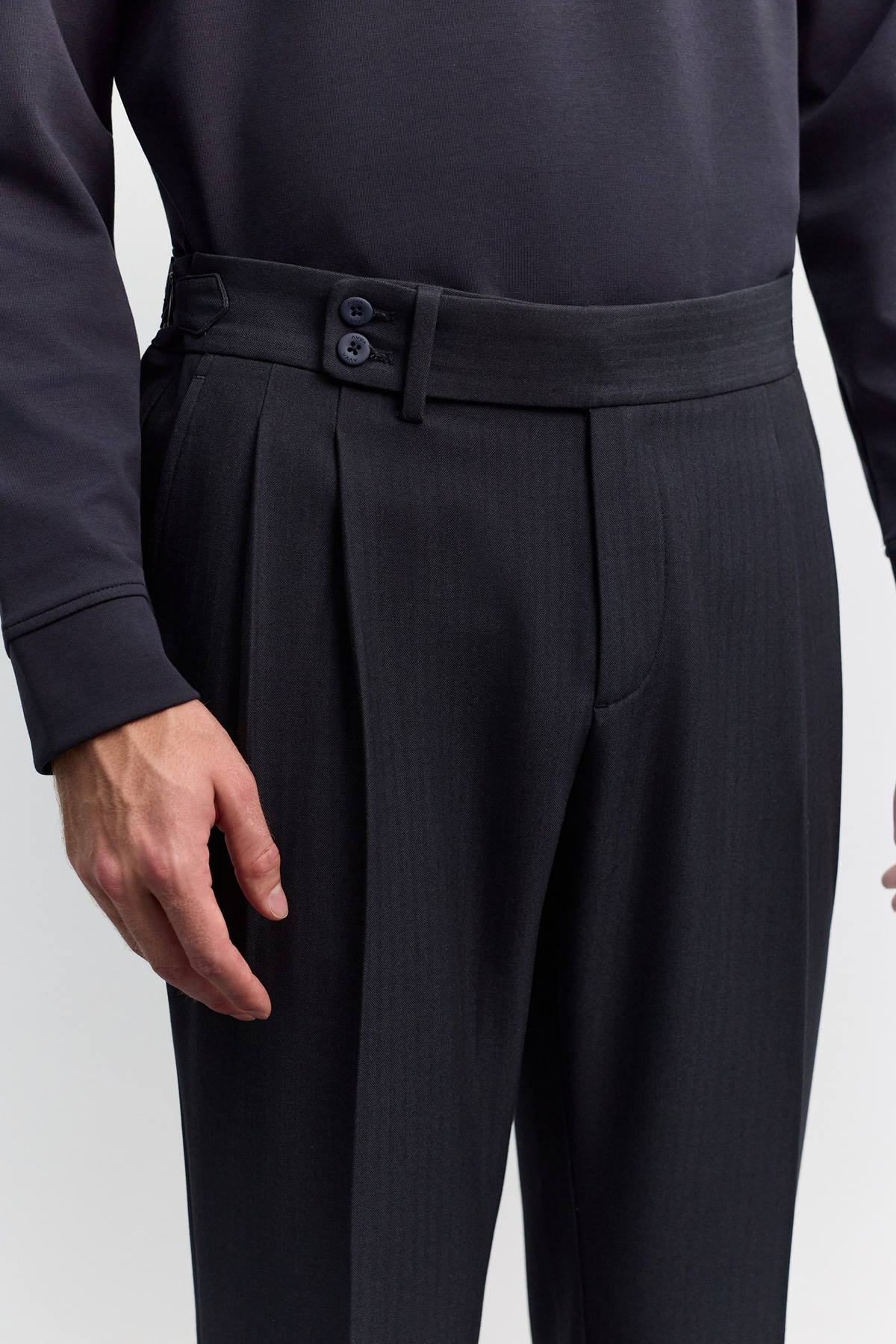 Lacivert Balıksırtı Desen Yanı Tokalı Pili Detaylı Relaxed Fit Pantolon
