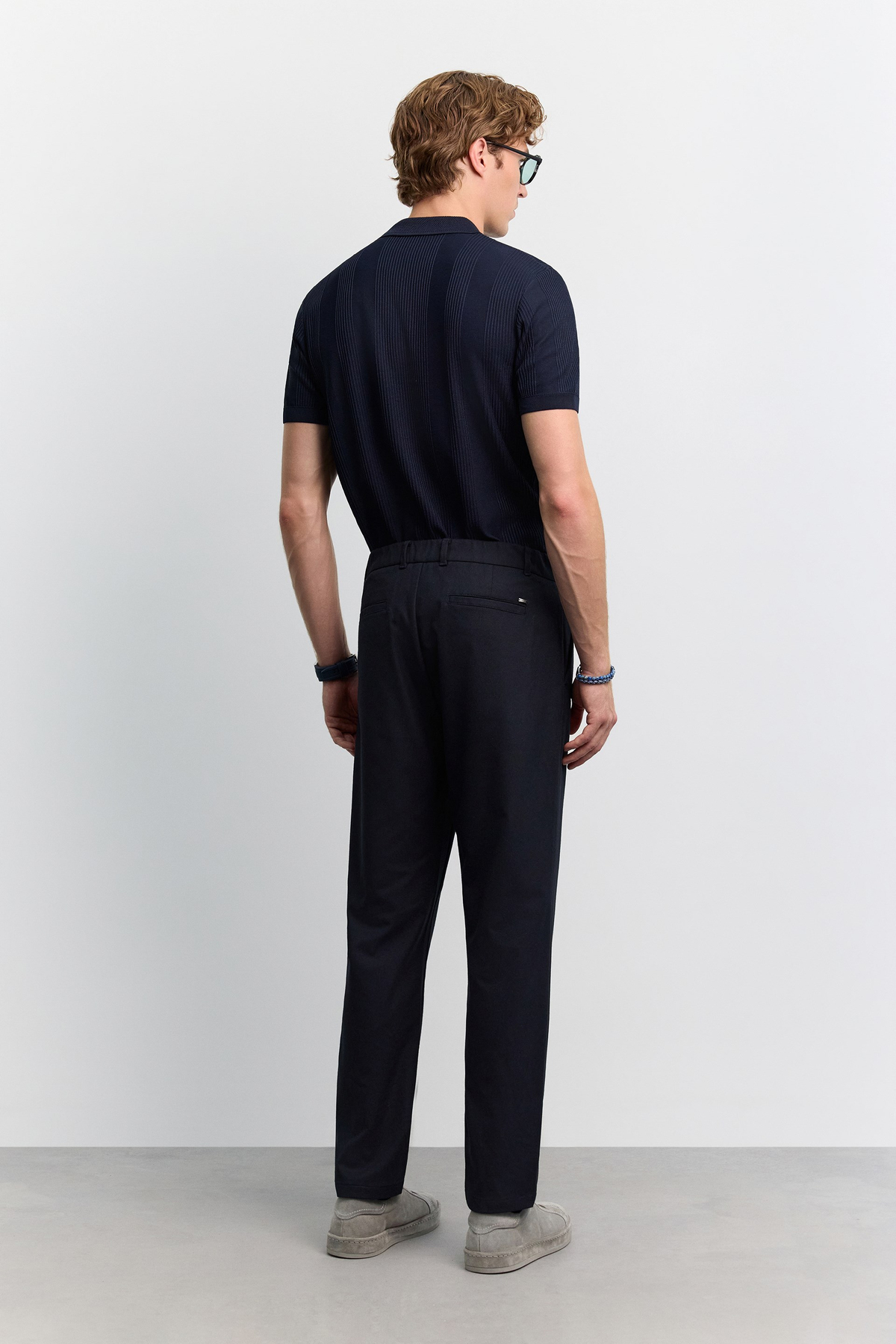 Lacivert Yumuşak Tuşeli Dil Kapamalı Arka Beli Lastikli Relaxed Fit Pantolon