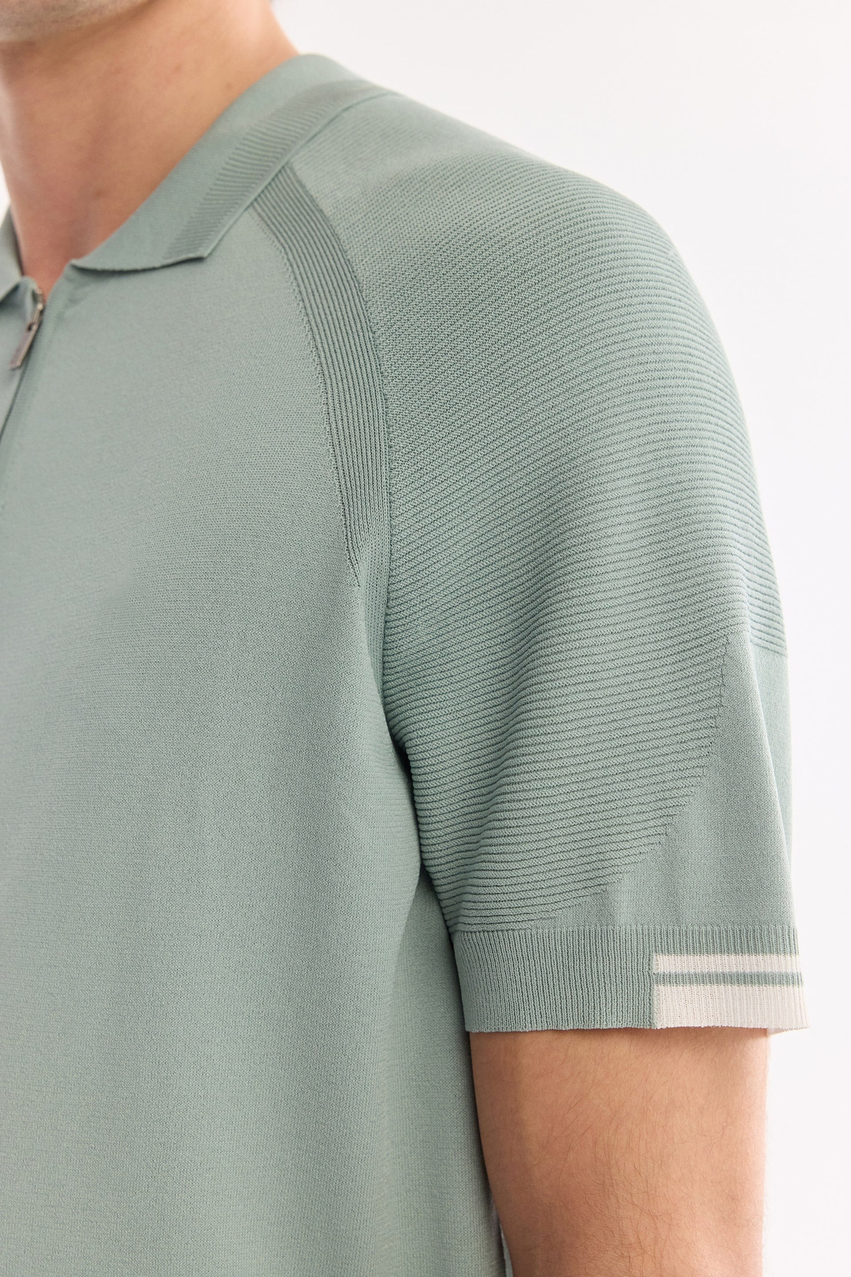 Nil Yeşili Polo Yaka Fermuarlı Kol Örgü Detaylı Triko T-shirt