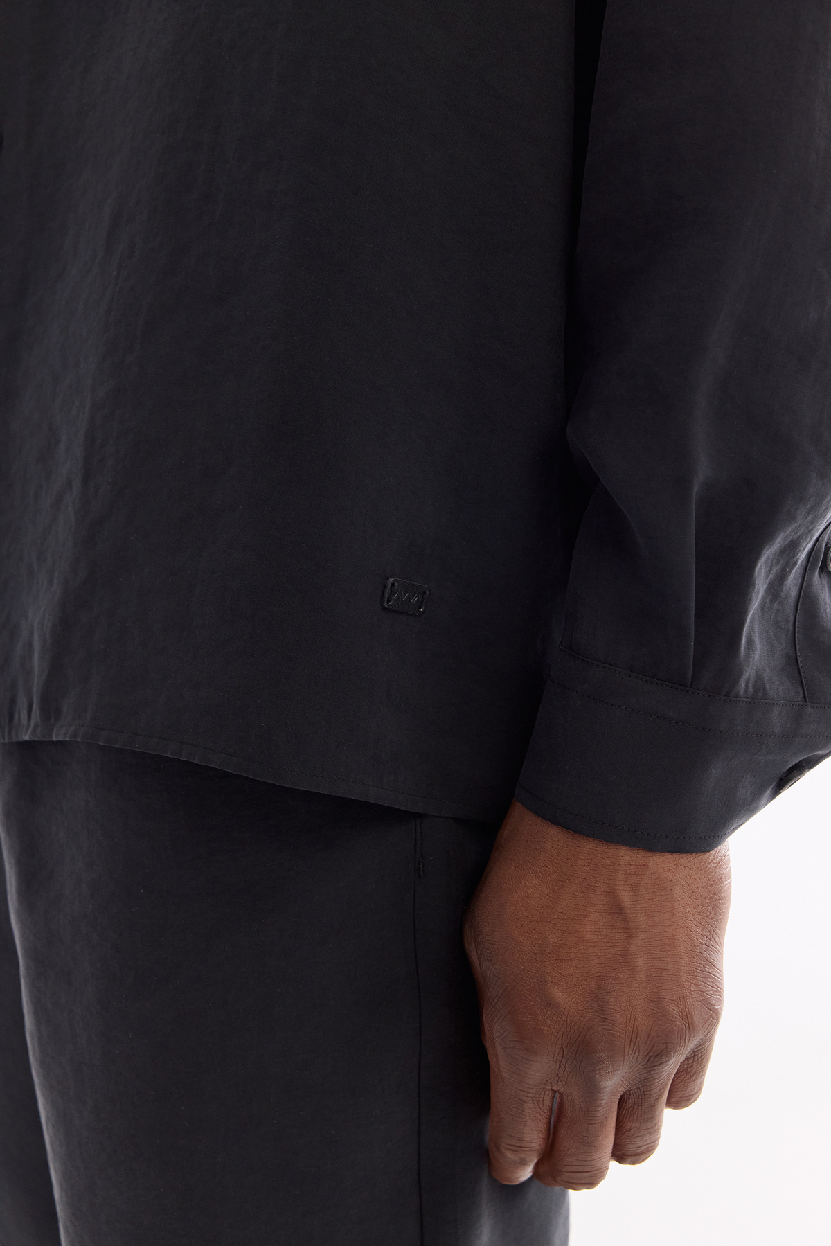 Siyah Alttan Britli Yaka Modal Karışımlı Rahat Kesim Oversize Fit Uzun Kollu Gömlek