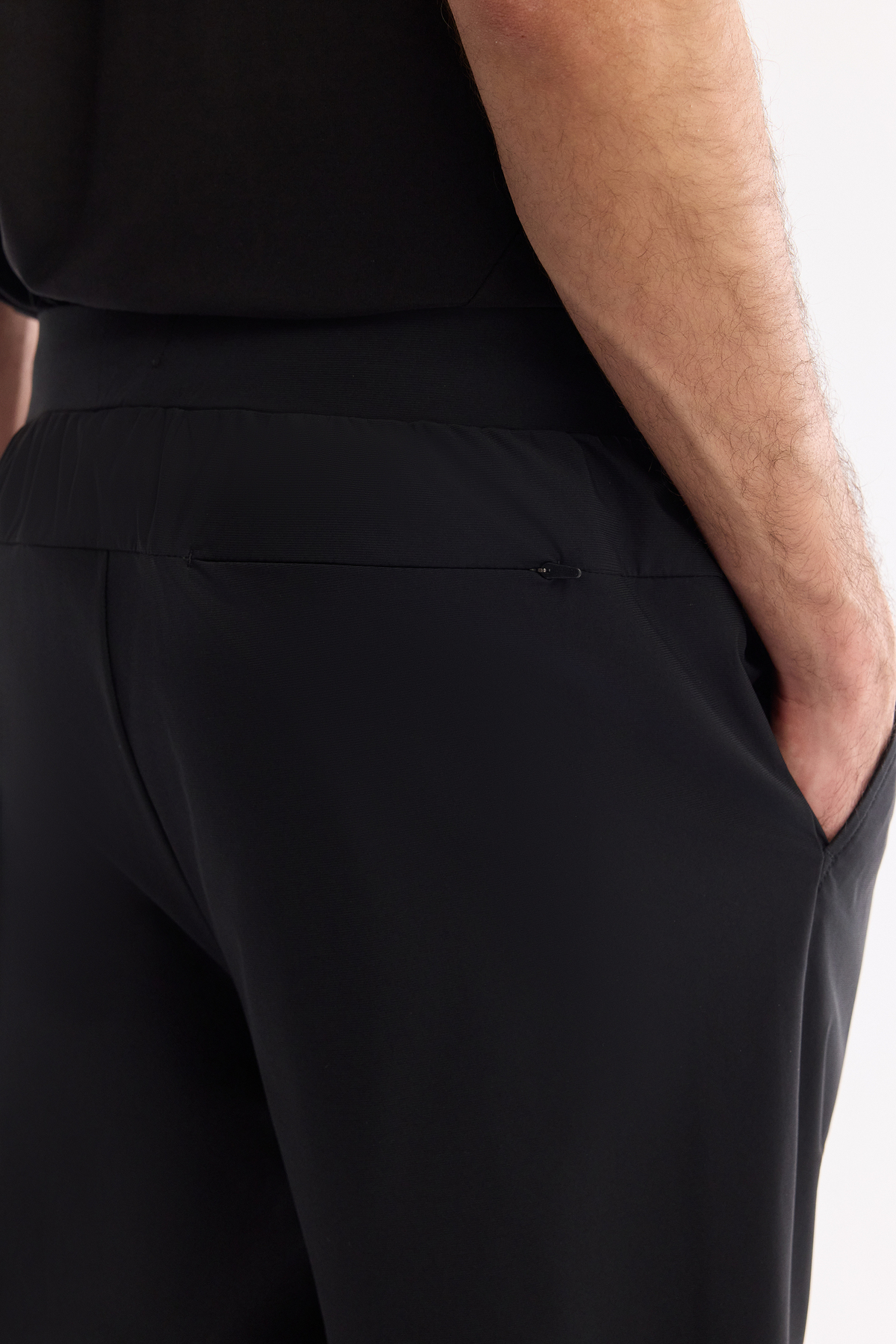 Siyah Beli Lastikli Bağcıklı Yandan Cepli Teknik Kumaş Jogger