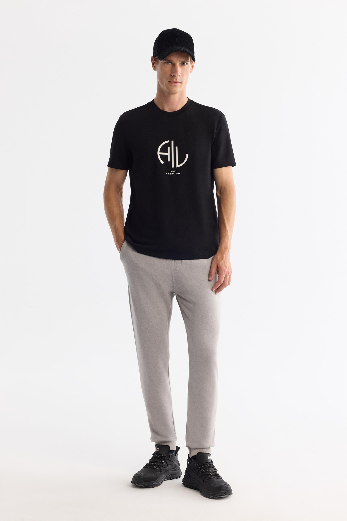 Siyah Bisiklet Yaka Baskı Detaylı T-shirt