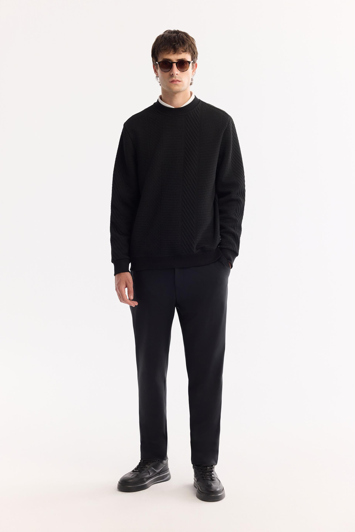 Siyah Bisiklet Yaka Çizgili Jakarlı Sweatshirt