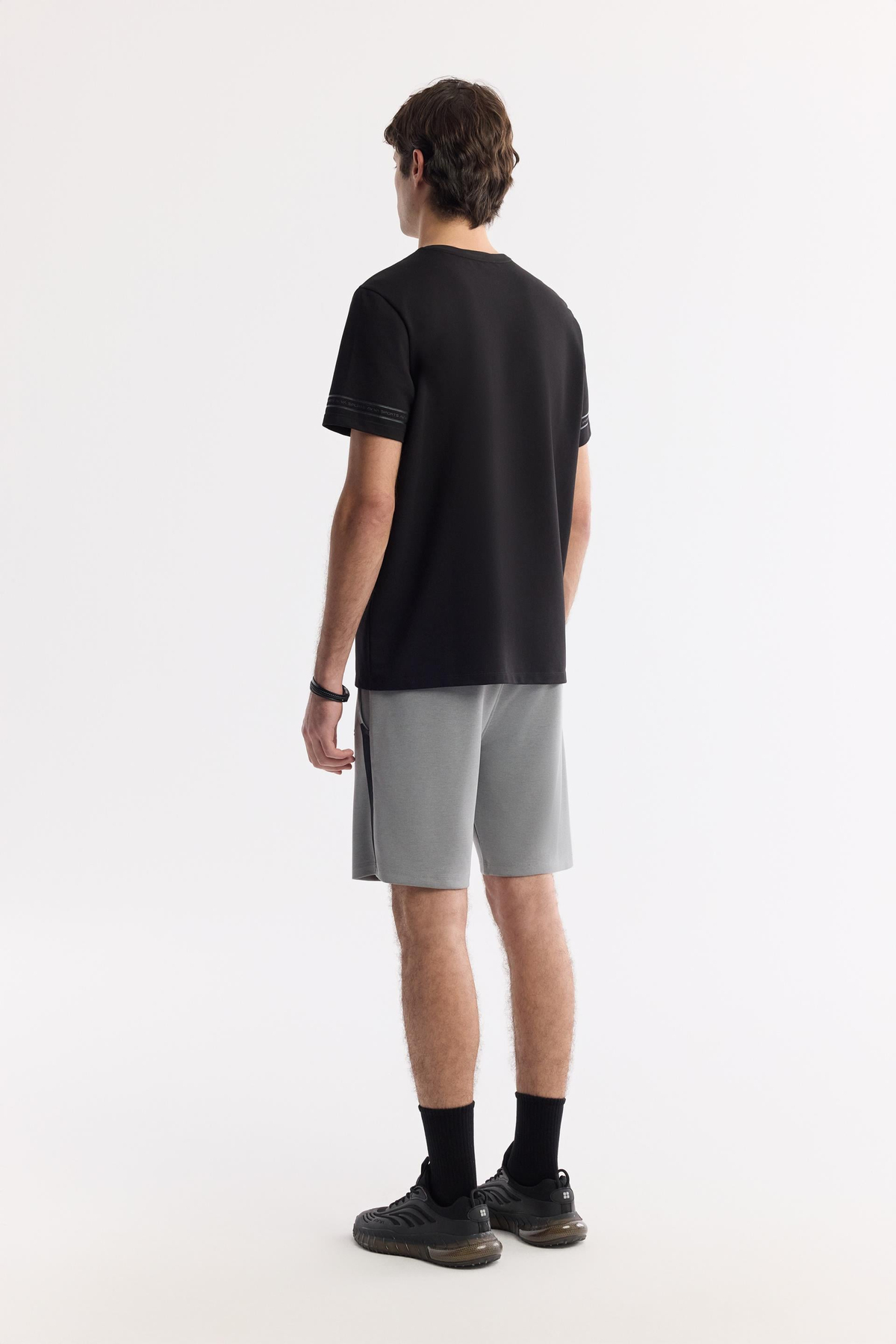 Siyah Bisiklet Yaka Enjeksiyon Baskılı 2'İplik T-Shirt