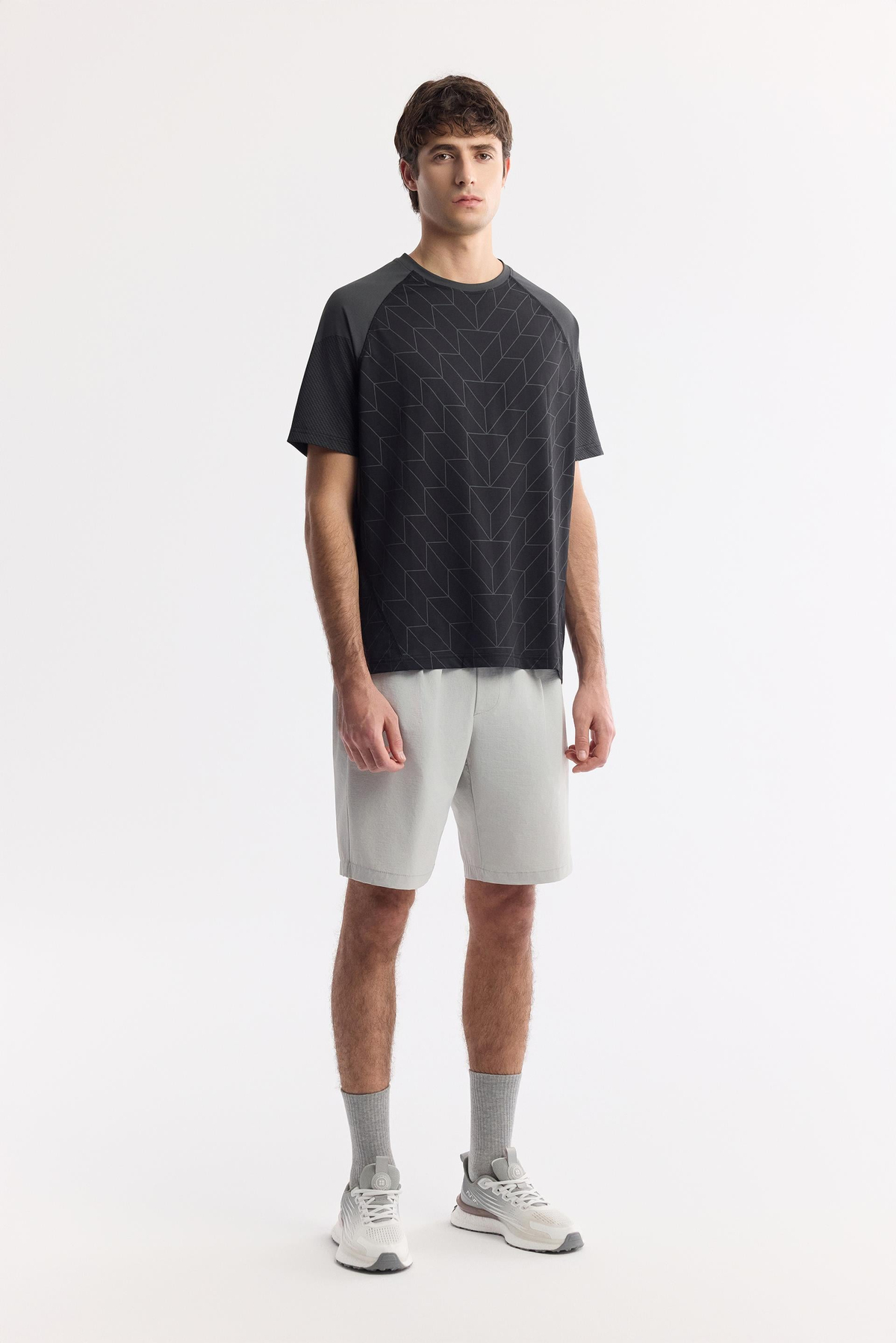 Siyah Bisiklet Yaka Geometrik Desenli Bloklu Teknik Kumaş Detaylı T-shirt