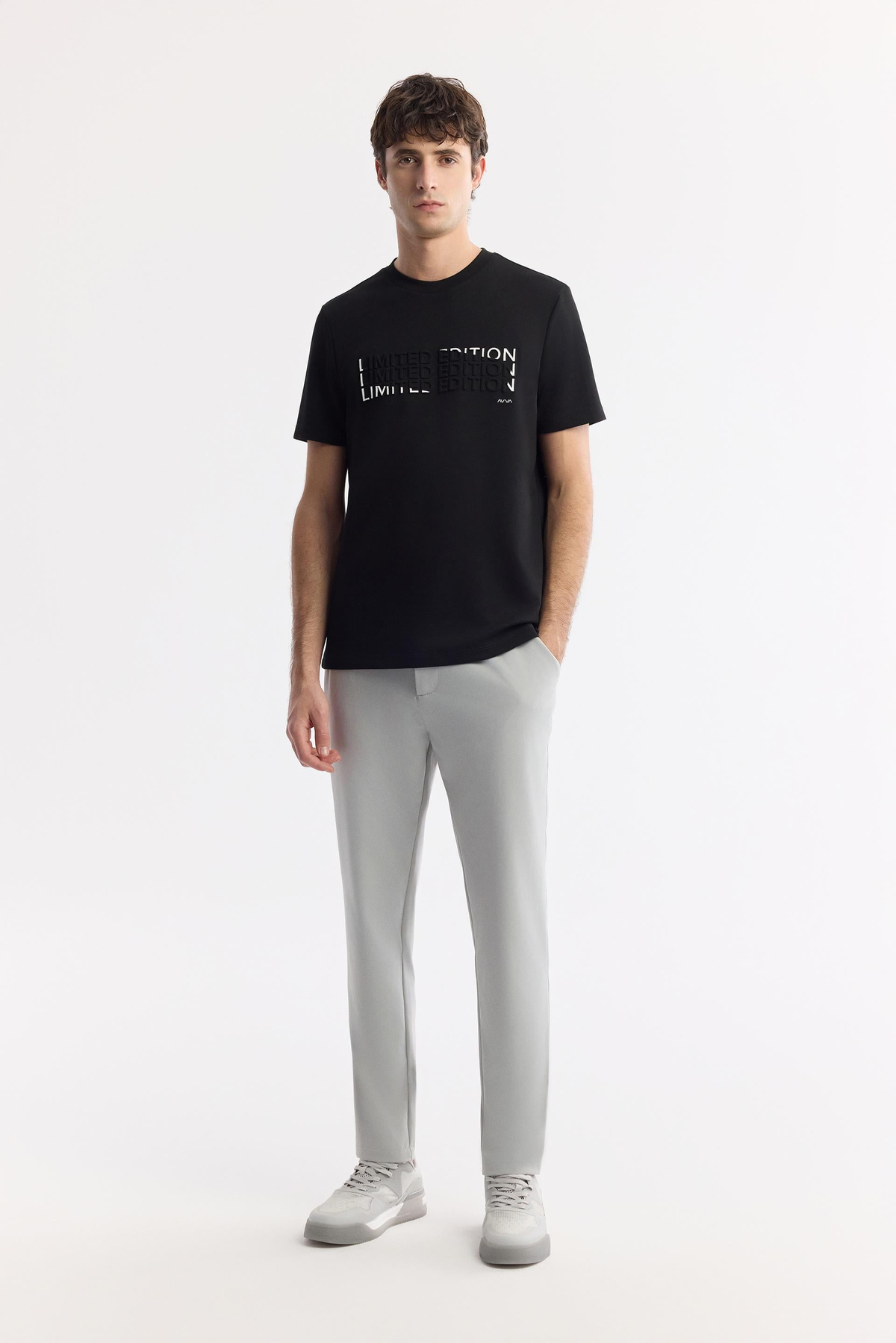 Siyah Bisiklet Yaka Gofre Baskılı İnterlok T-Shirt