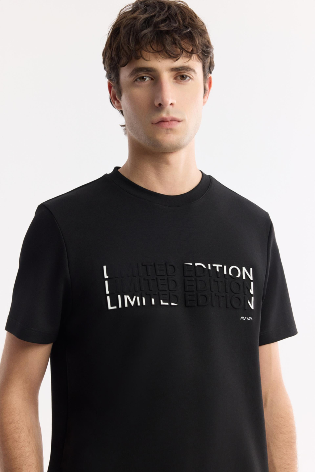 Siyah Bisiklet Yaka Gofre Baskılı İnterlok T-Shirt