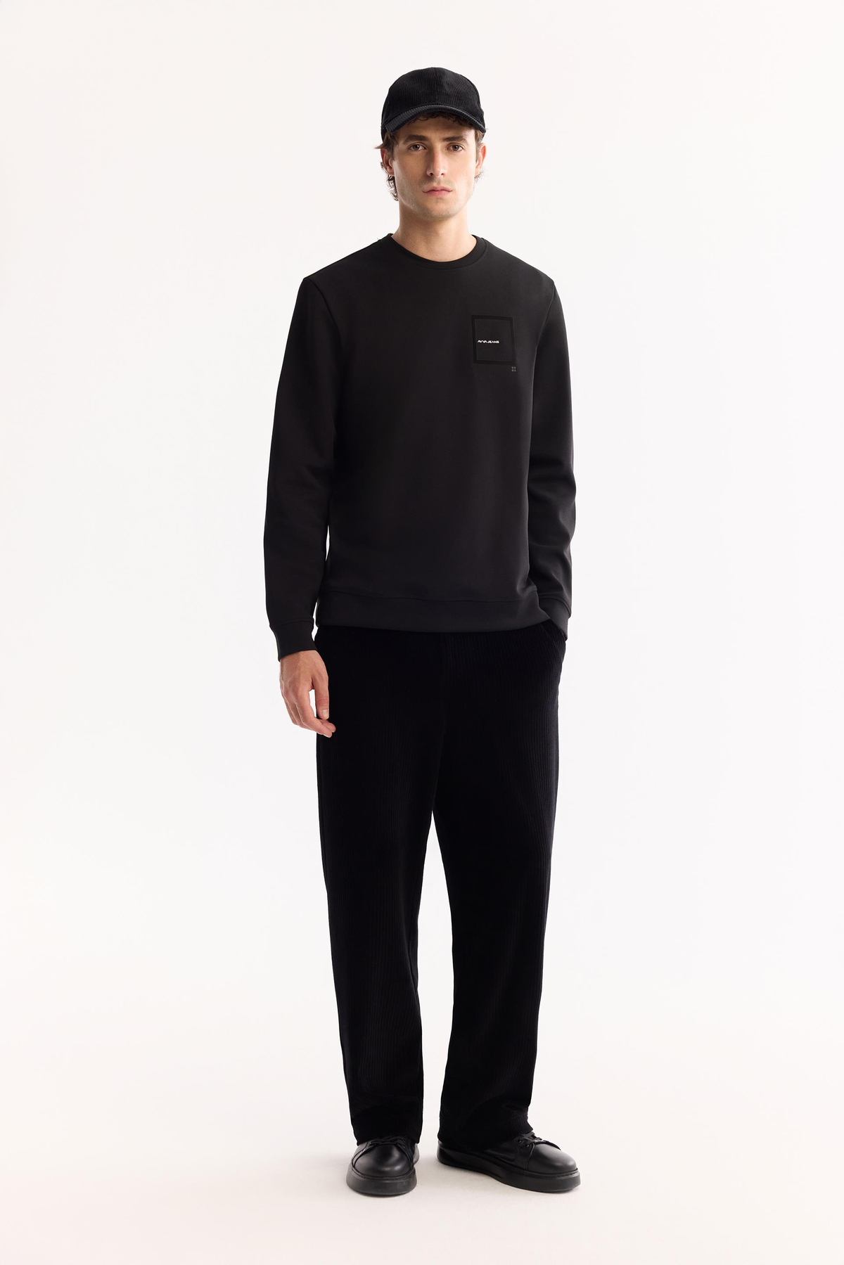 Siyah Bisiklet Yaka Göğsü Flok Baskı  İnterlok Sweatshirt