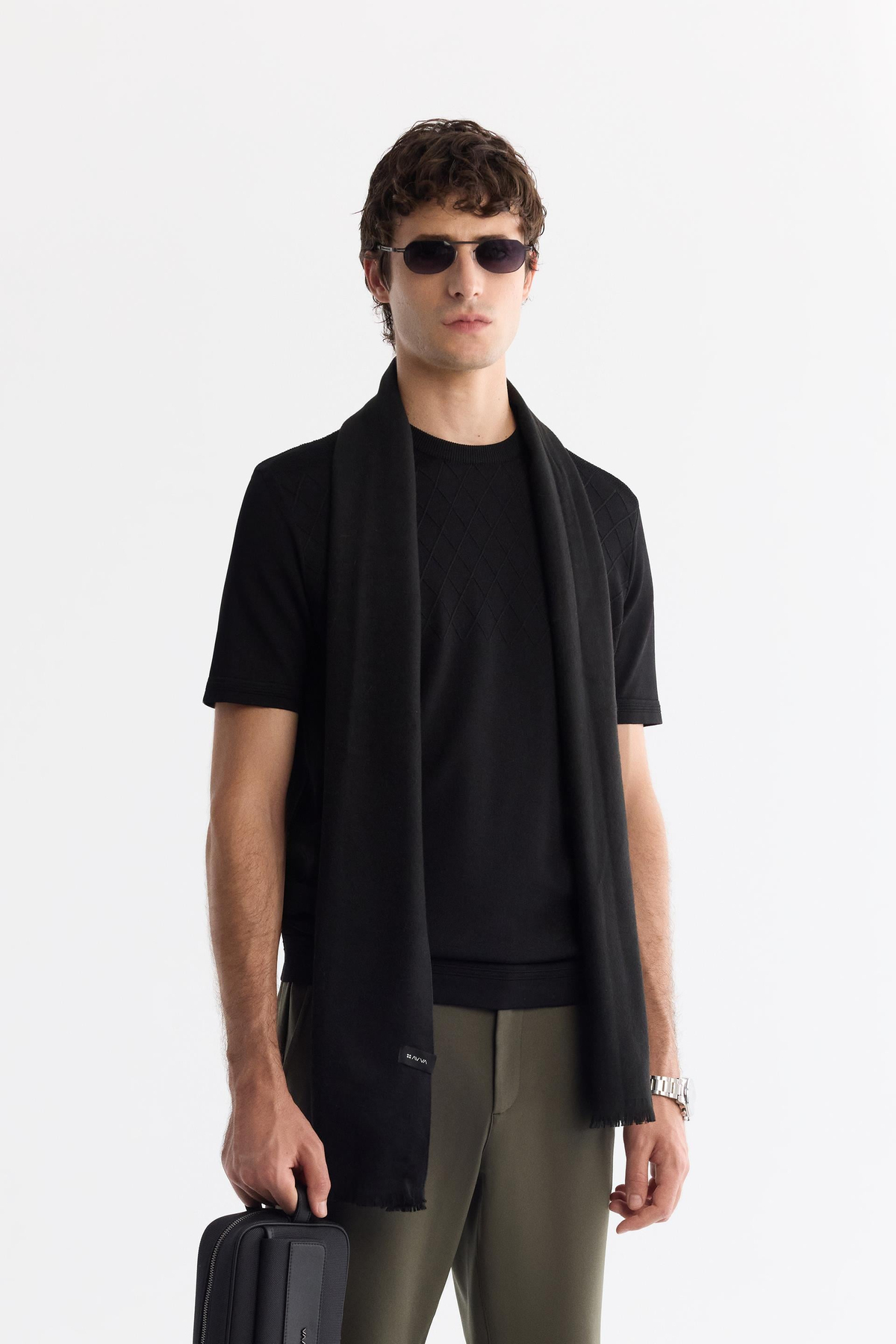 Siyah Bisiklet Yaka Jakarlı Rayon Triko T-Shirt