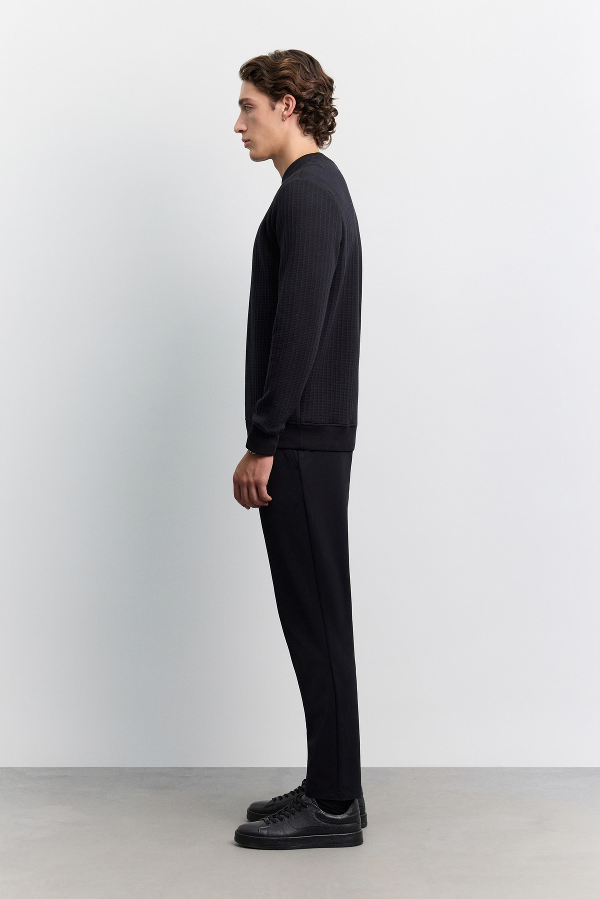 Siyah Bisiklet Yaka Jakarlı Sweatshirt