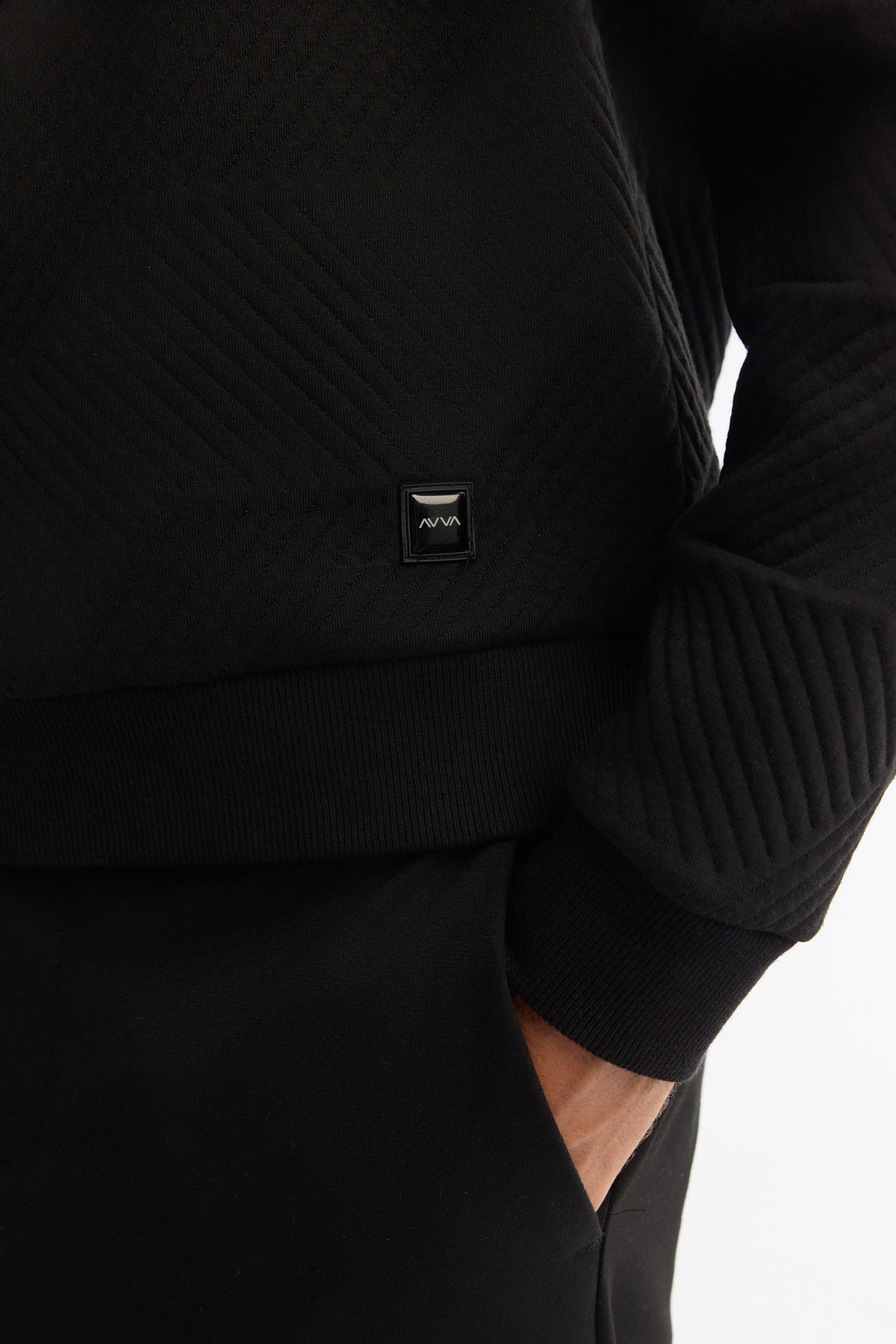 Siyah Bisiklet Yaka Jakarlı Sweatshirt