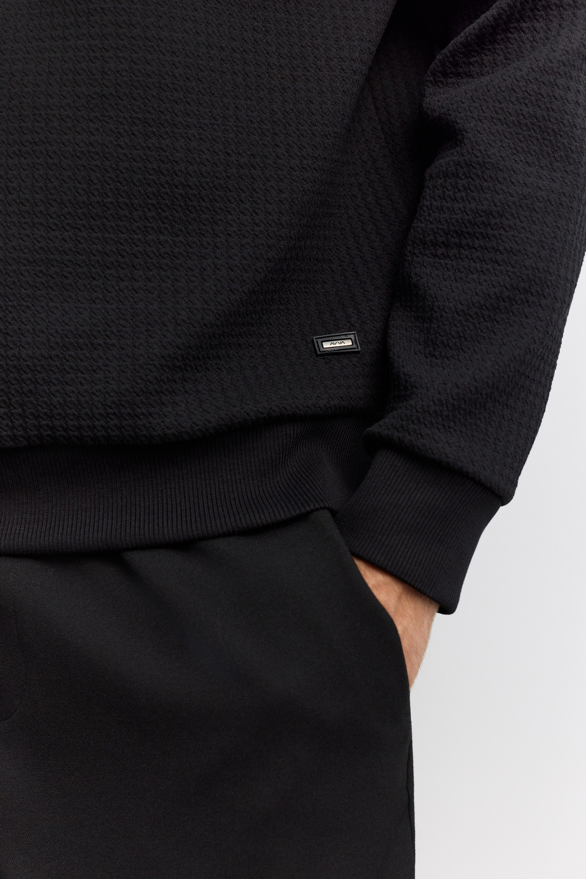 Siyah Bisiklet Yaka Jakarlı Sweatshirt