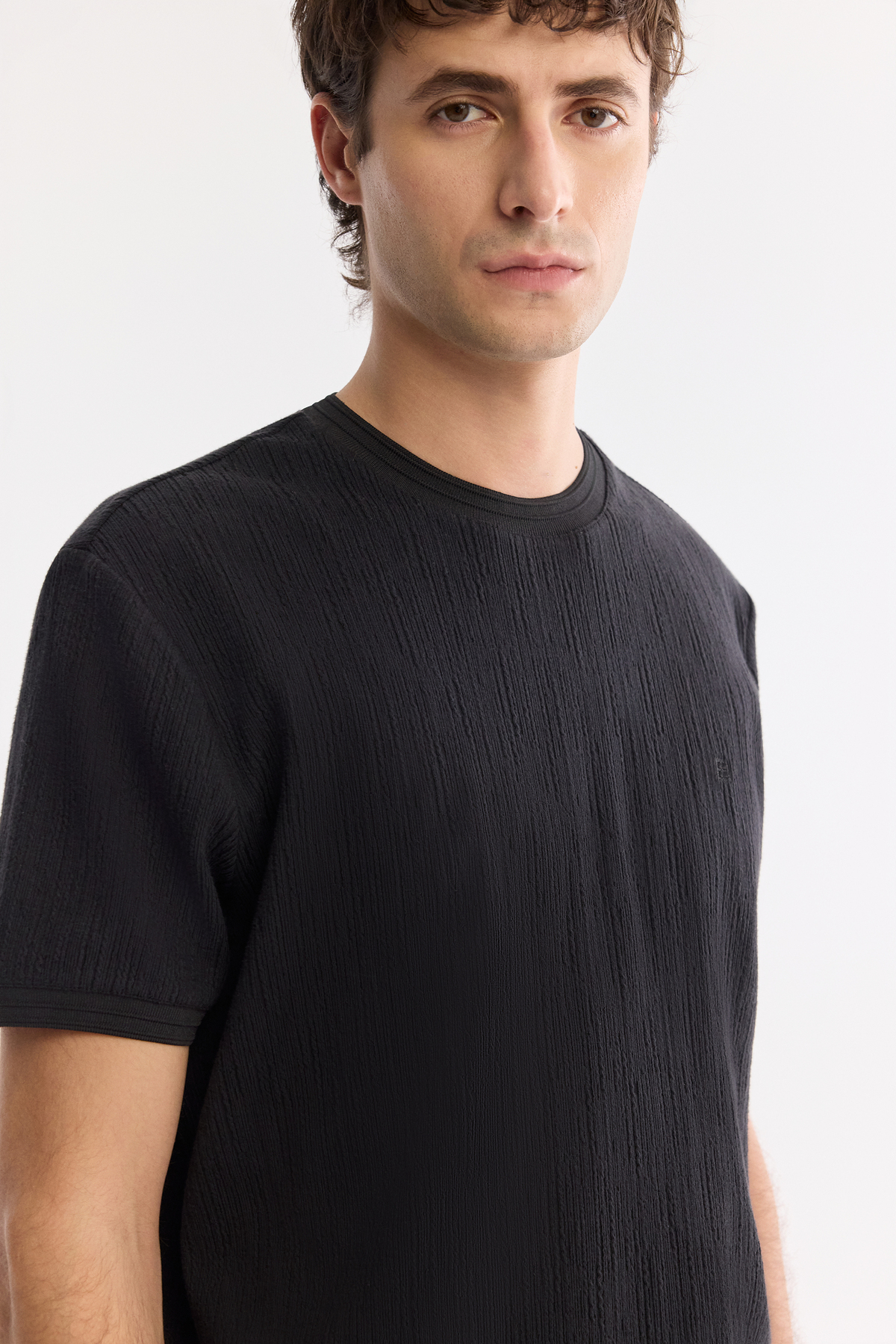 Siyah Bisiklet Yaka Jakarlı T-Shirt