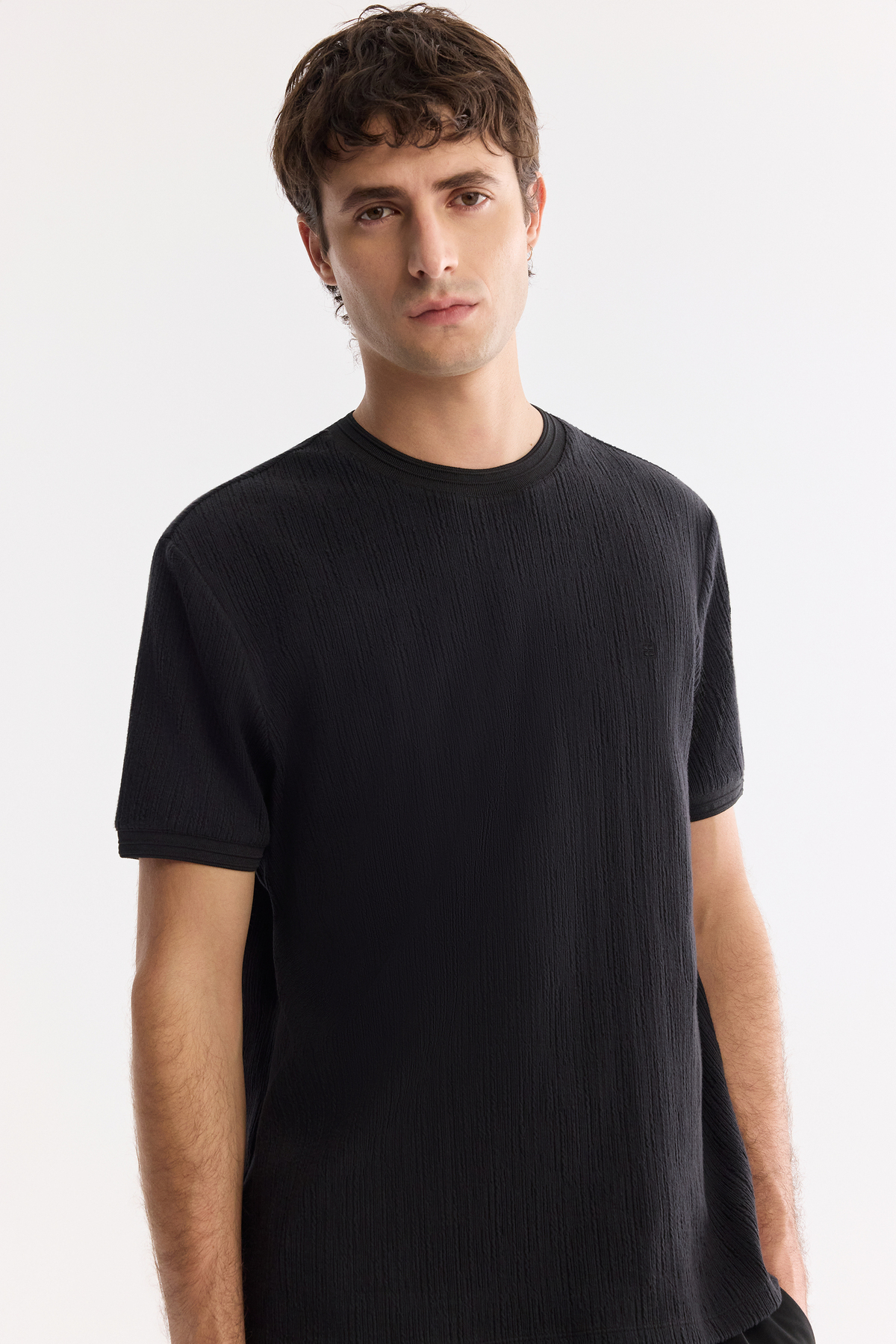 Siyah Bisiklet Yaka Jakarlı T-Shirt