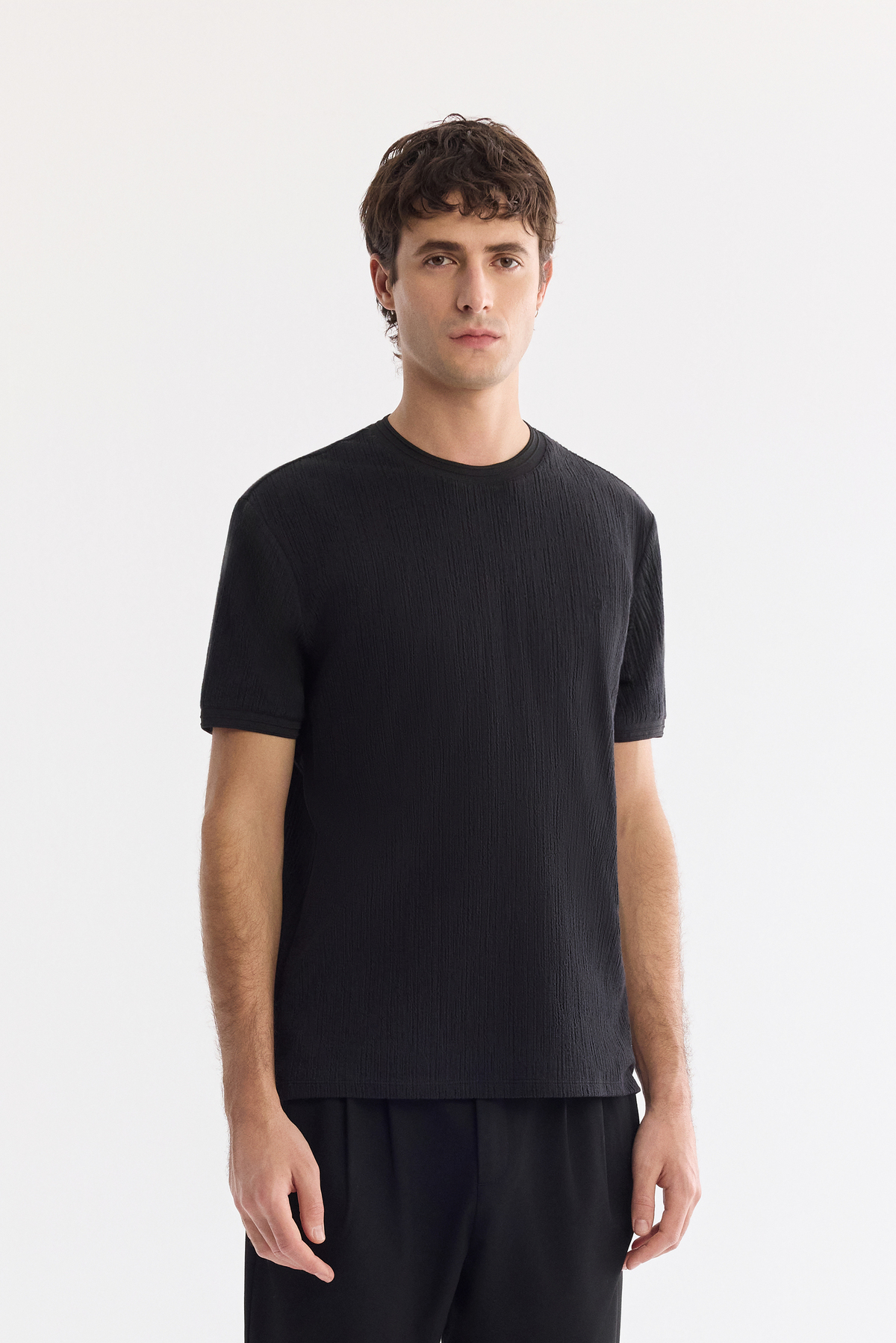 Siyah Bisiklet Yaka Jakarlı T-Shirt
