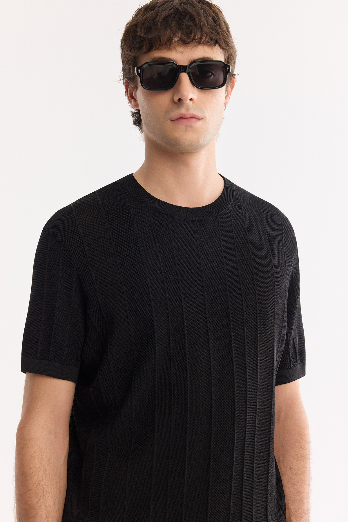 Siyah Bisiklet Yaka Jakarlı Triko T-shirts