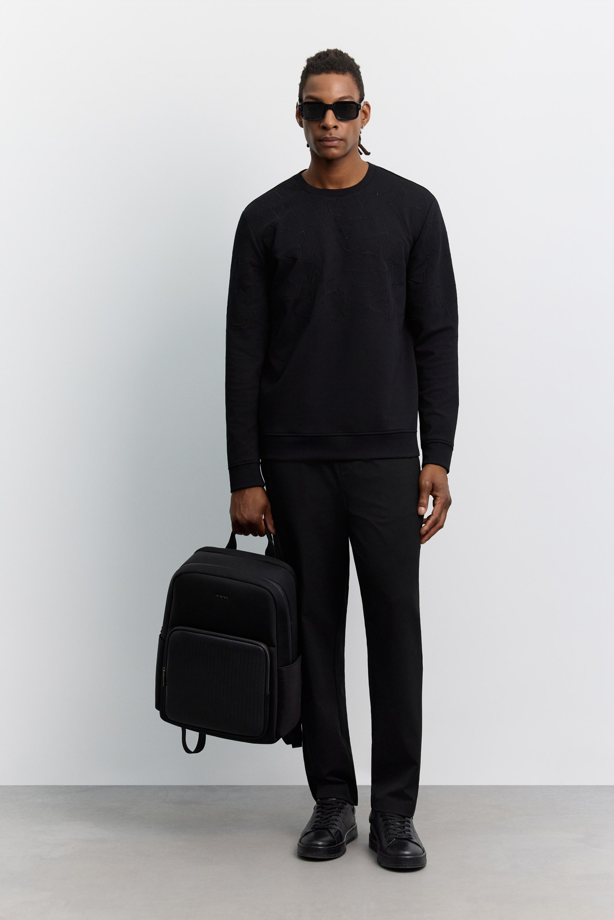 Siyah Bisiklet Yaka Nakışlı İnterlok Sweatshirt