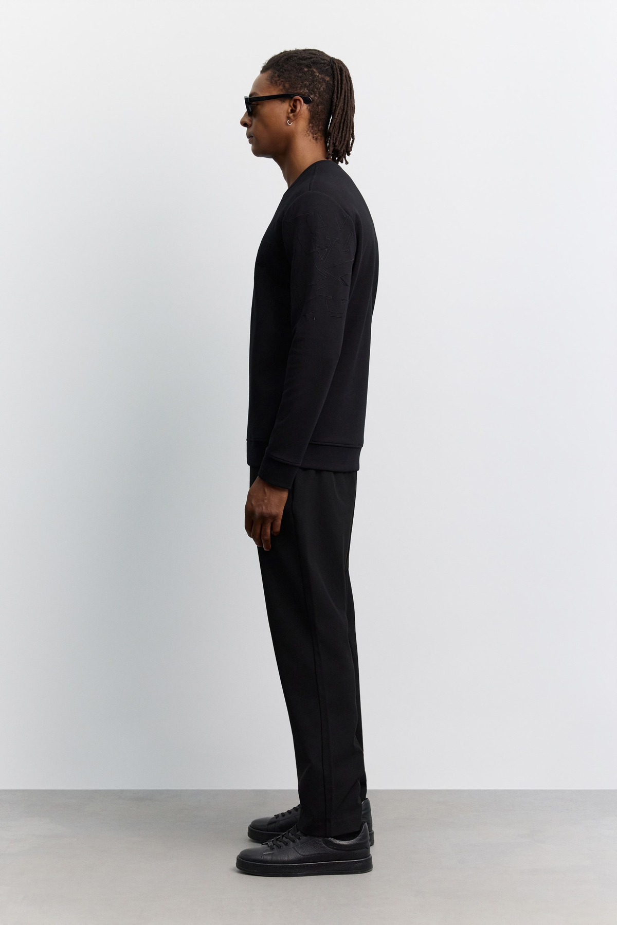 Siyah Bisiklet Yaka Nakışlı İnterlok Sweatshirt
