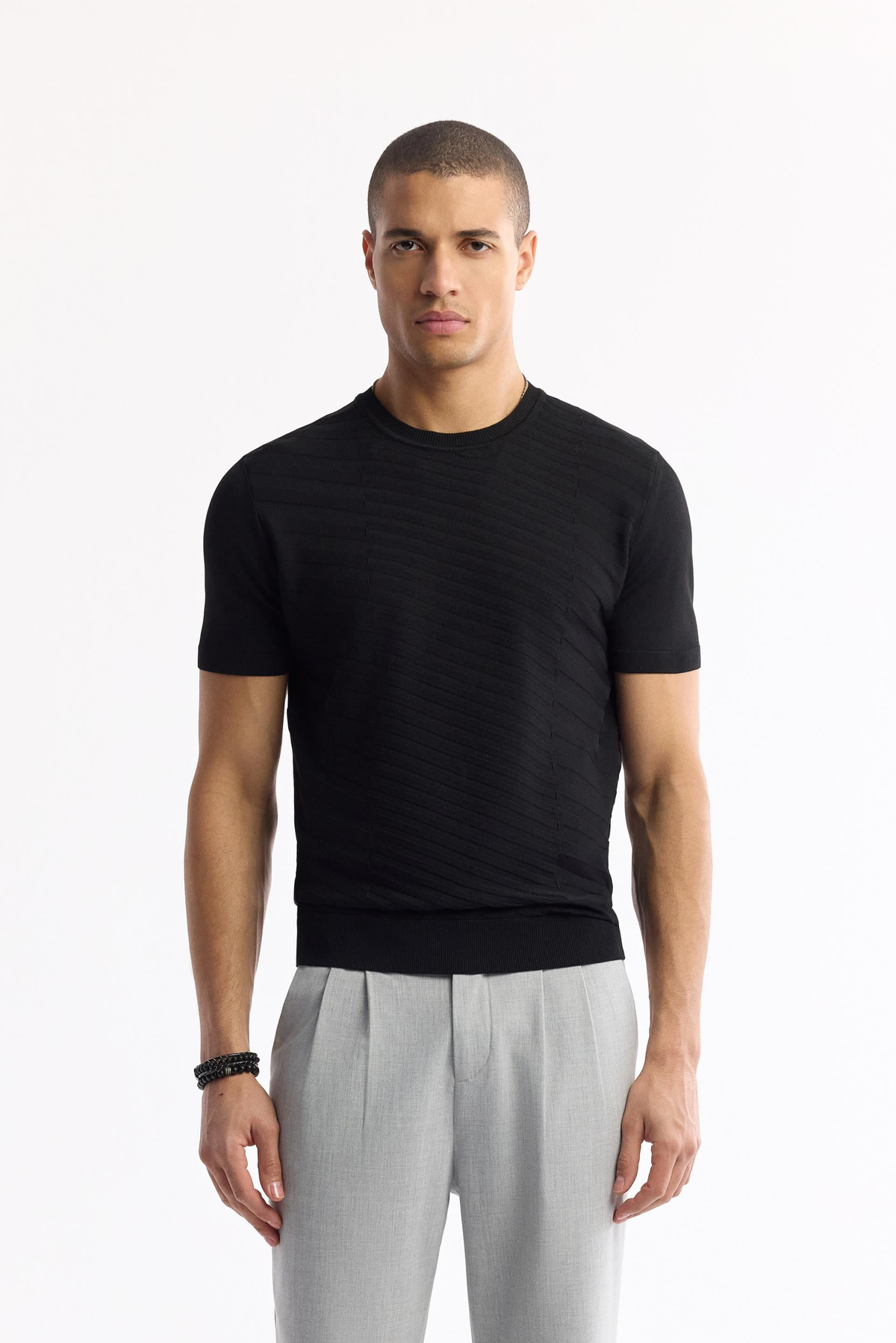 Siyah Bisiklet Yaka Önü Jakar Detaylı Rayon Triko T-shirt
