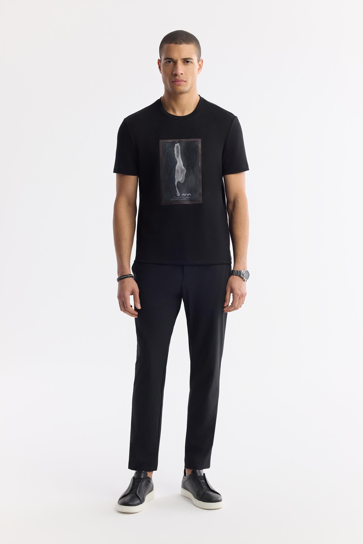 Siyah Bisiklet Yaka Organze Aplike Detaylı Fotokromik(UV) İnterlok T-Shirt