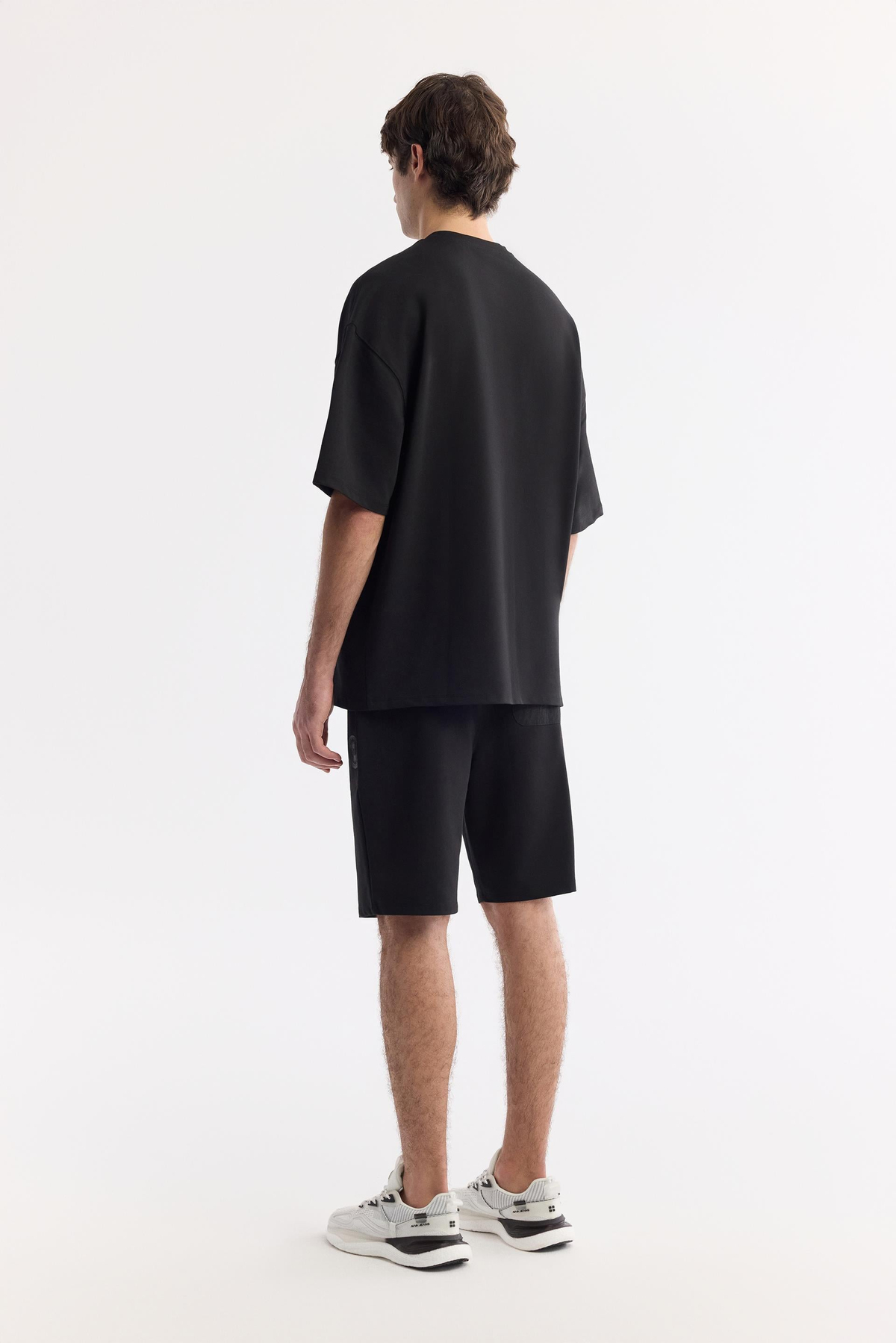 Siyah Bisiklet Yaka Oversize Aplike Baskı Detaylı 2'İplik T-Shirt
