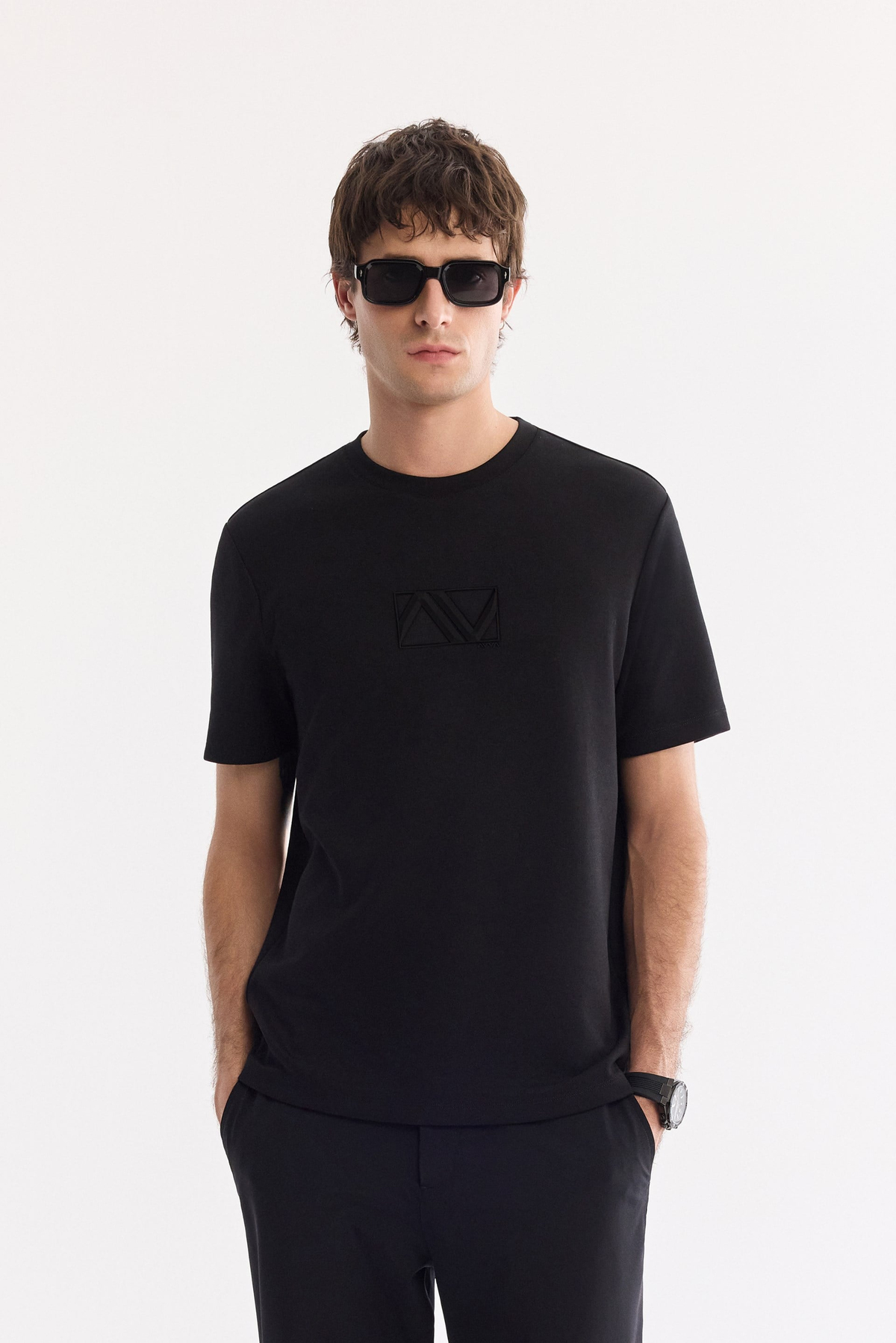Siyah Bisiklet Yaka Piramit   Baskılı İnterlok T-Shirt