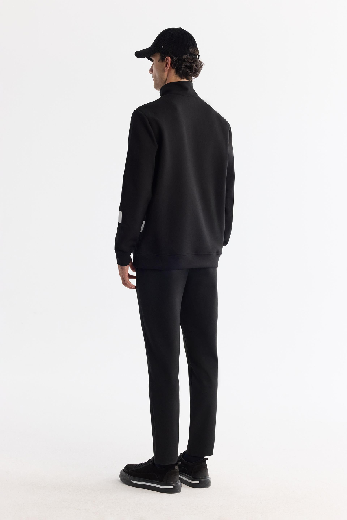 Siyah Dik Yaka Baskılı Sweatshirt