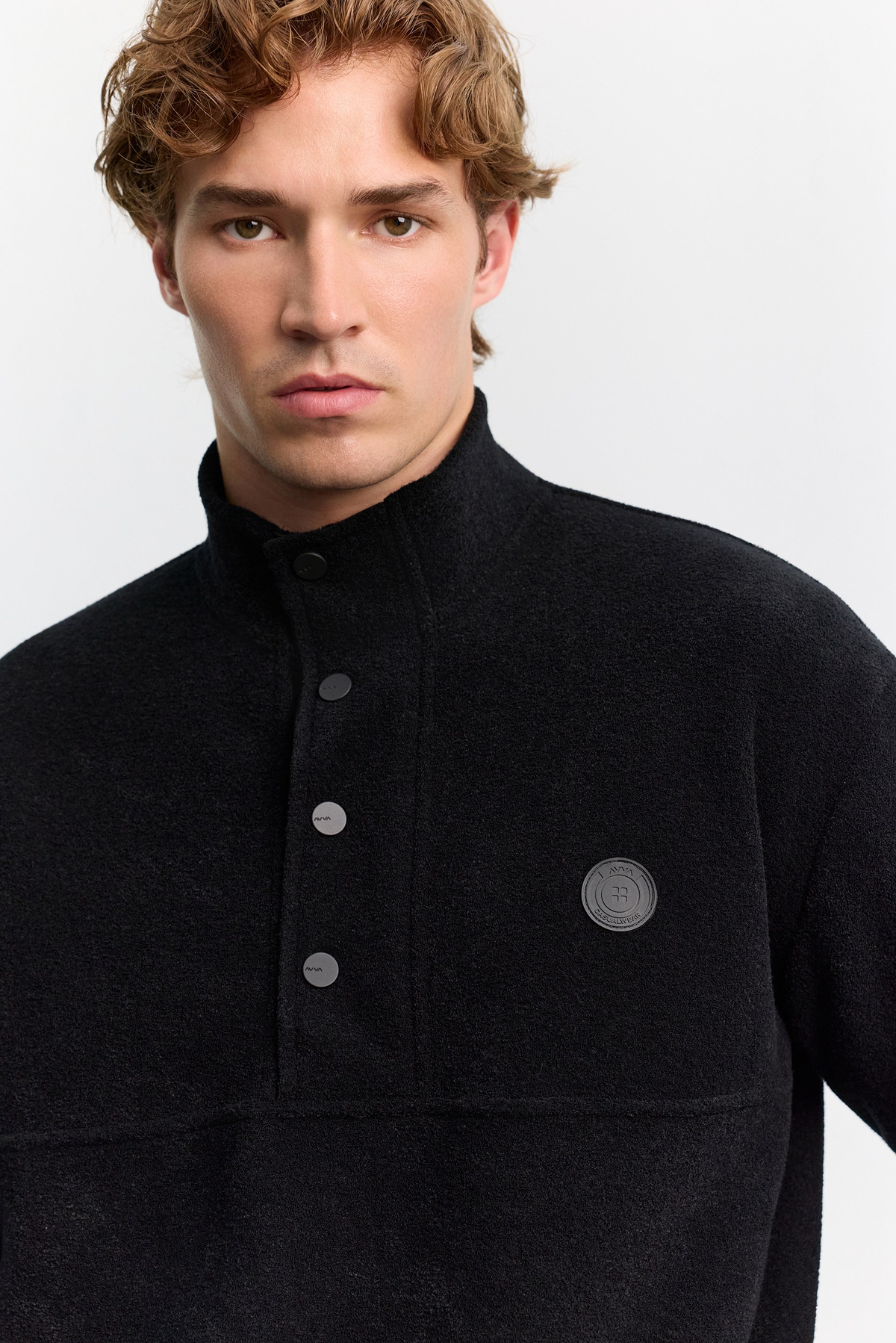 Siyah Dik Yaka Çıtçıtlı Polar Sweatshirt