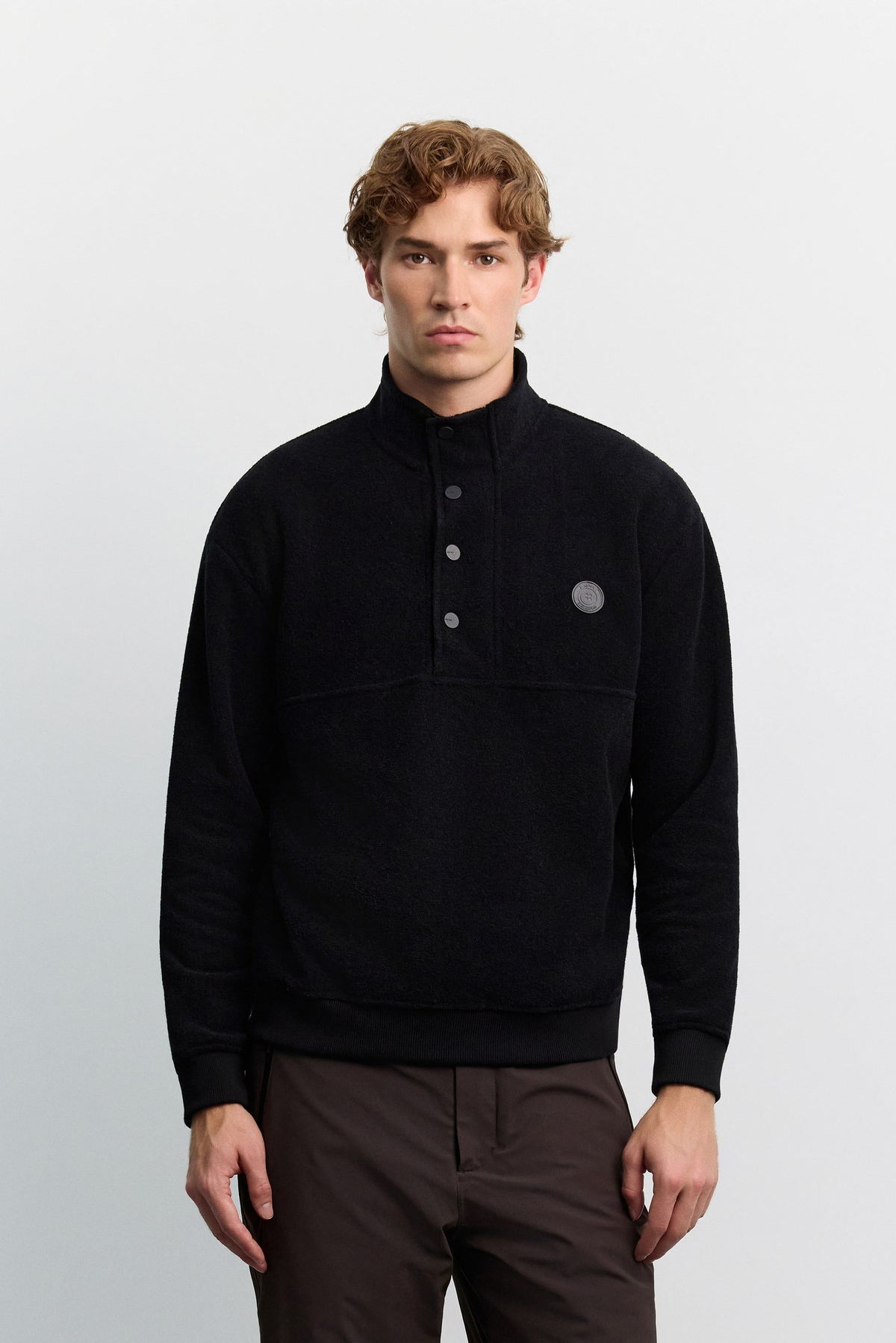 Siyah Dik Yaka Çıtçıtlı Polar Sweatshirt
