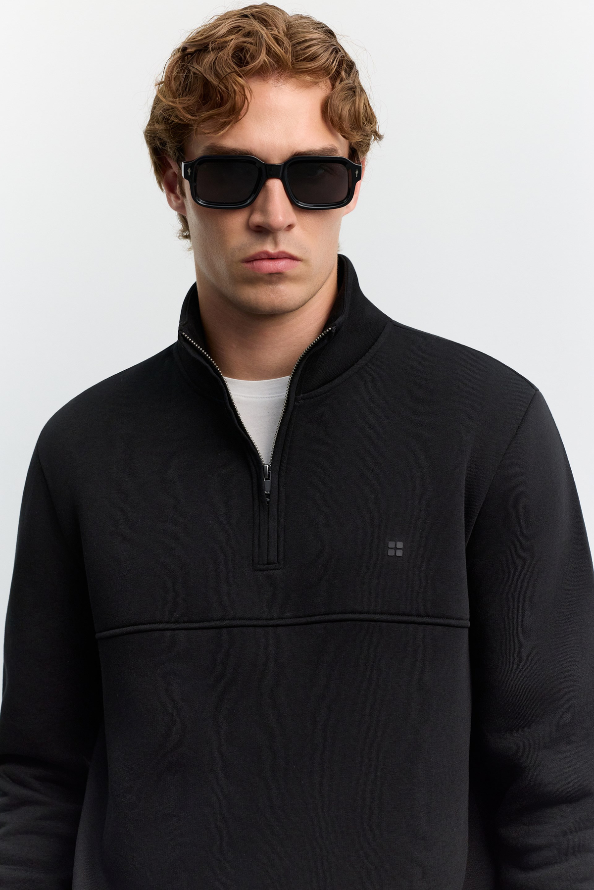 Siyah Dik Yaka Fermuarlı -4 Dereceye Dayanıklı Sweatshirt