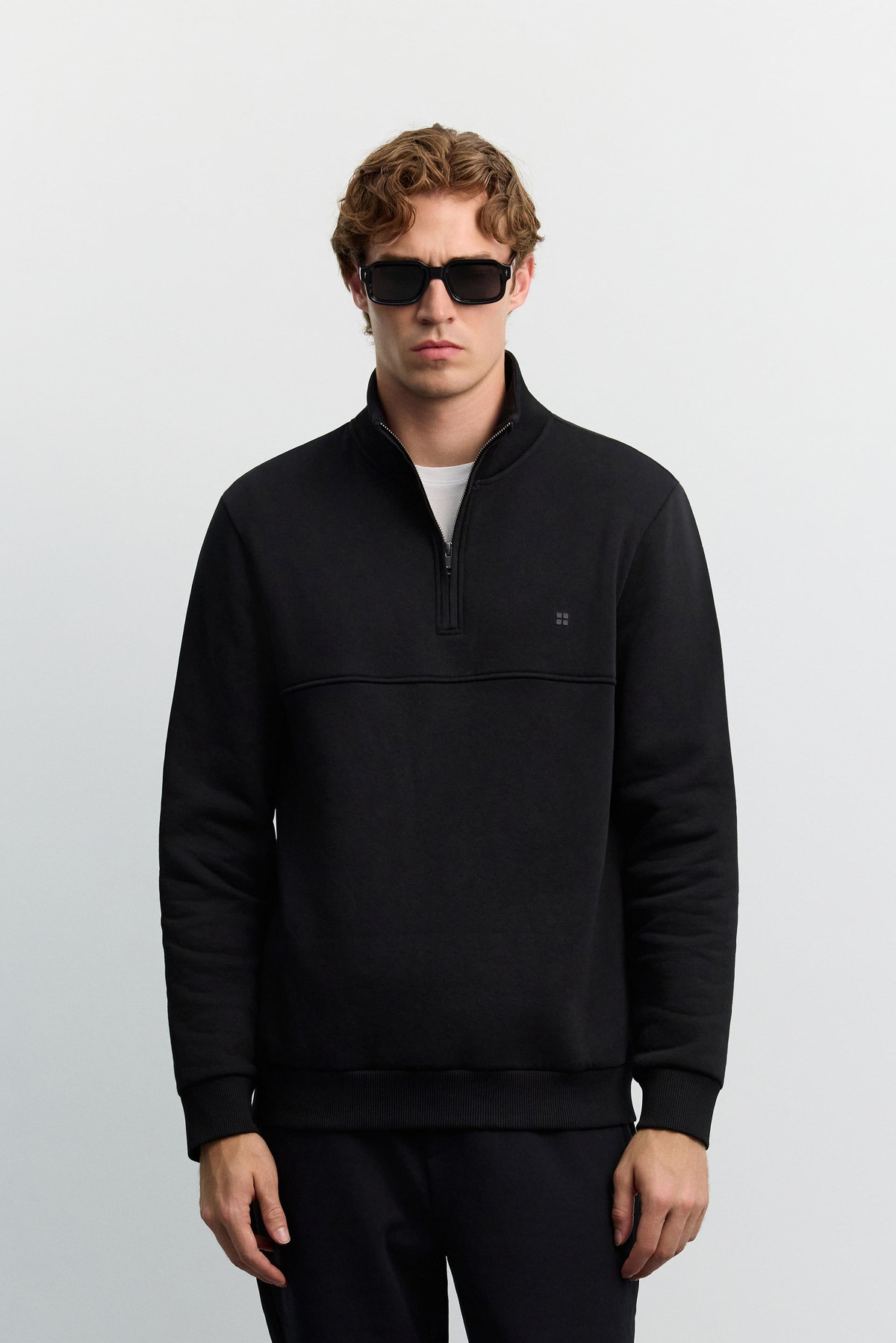 Siyah Dik Yaka Fermuarlı -4 Dereceye Dayanıklı Sweatshirt