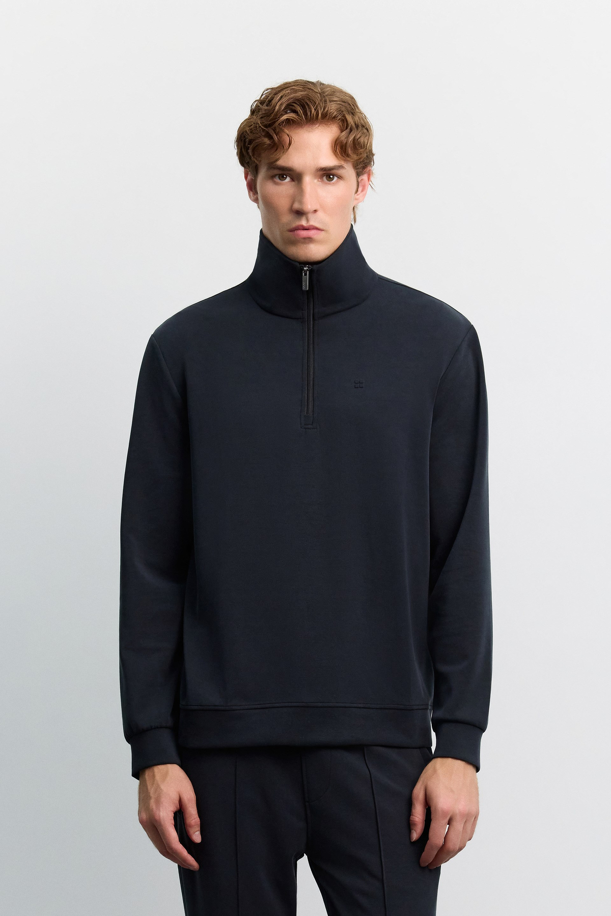 Siyah Dik Yaka Fermuarlı Göğüs Gofre Baskı Logo Cupra Sweatshirt