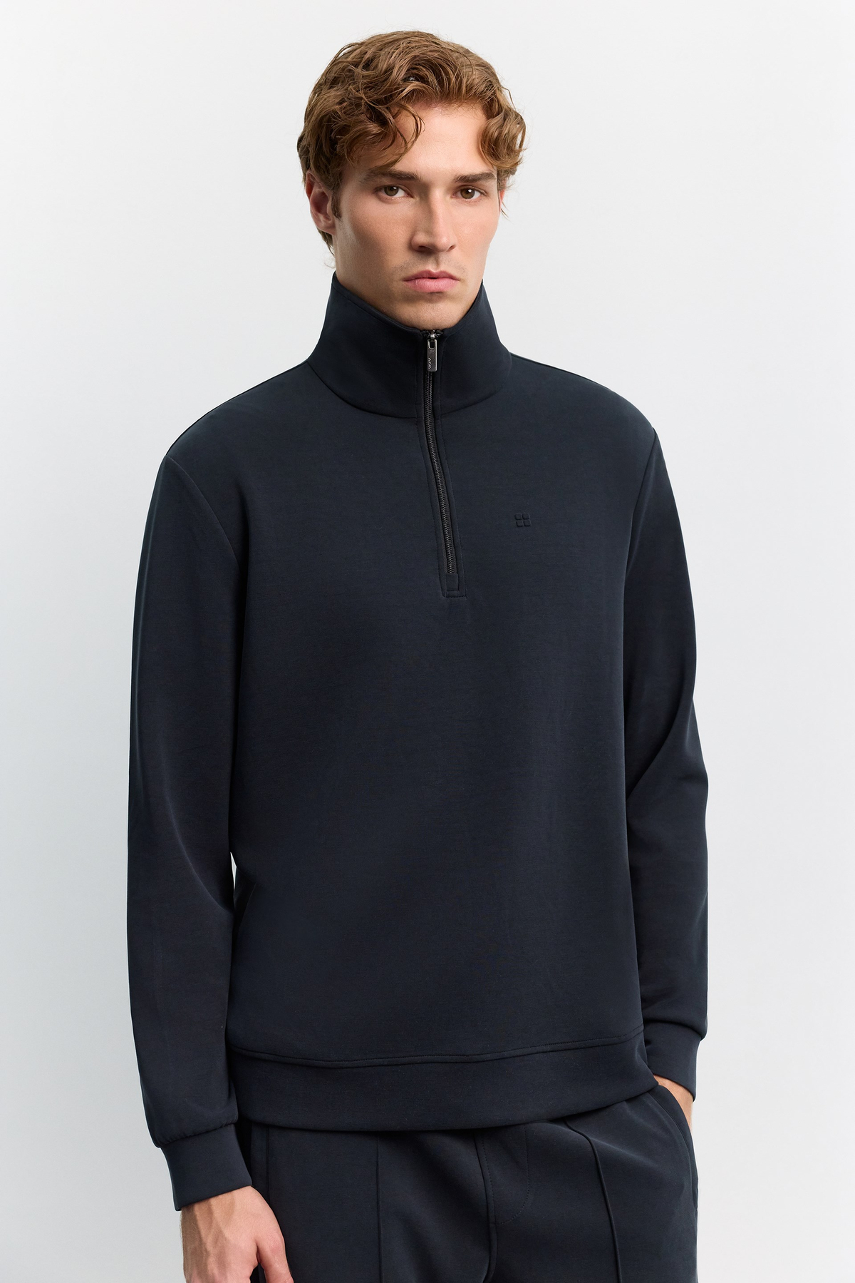 Siyah Dik Yaka Fermuarlı Göğüs Gofre Baskı Logo Cupra Sweatshirt