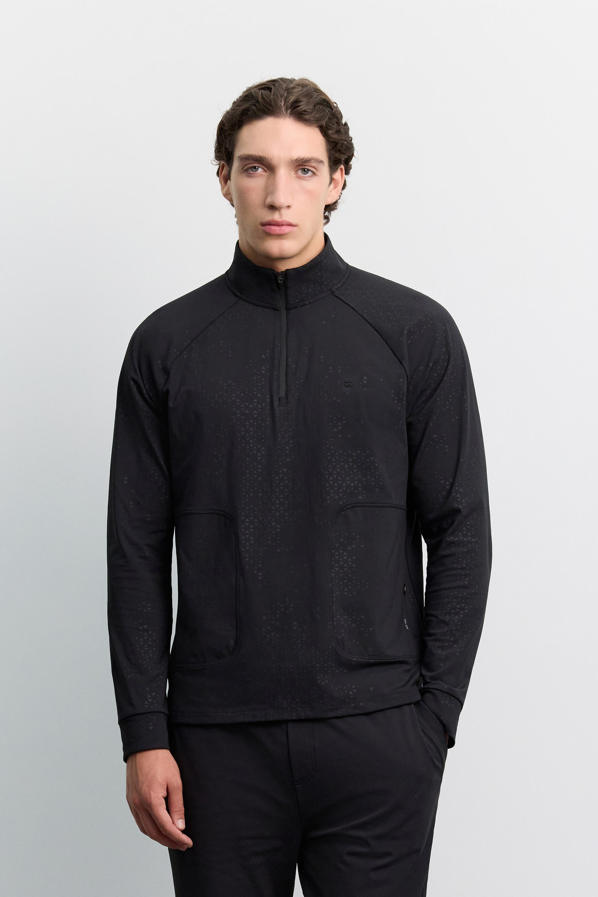 Siyah Dik Yaka Fermuarlı Metraj Baskılı İçi Şardonlu Teknik Kumaş Sweatshirt